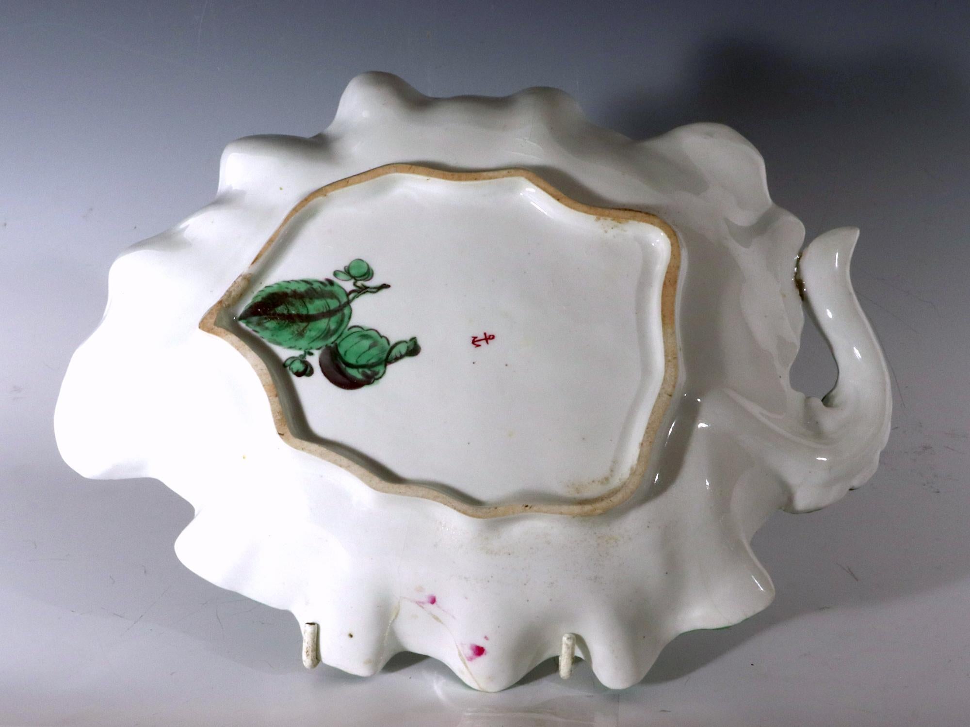 Mid-18th Century Chelsea Porcelain Botanical Trompe L'oeil Leaf Dish In Good Condition For Sale In Downingtown, PA