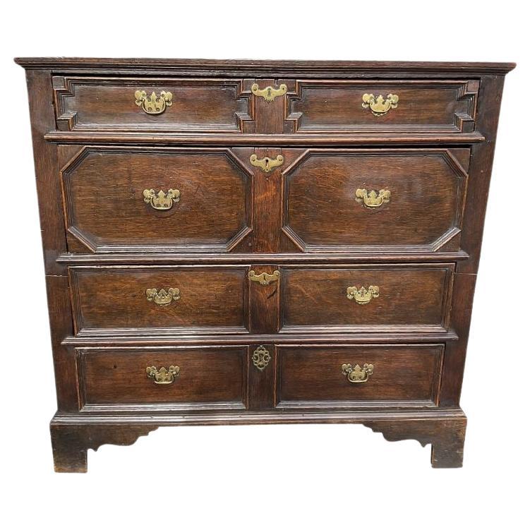 Mid 18th Century English Walnut Chest of Drawers For Sale at 1stDibs