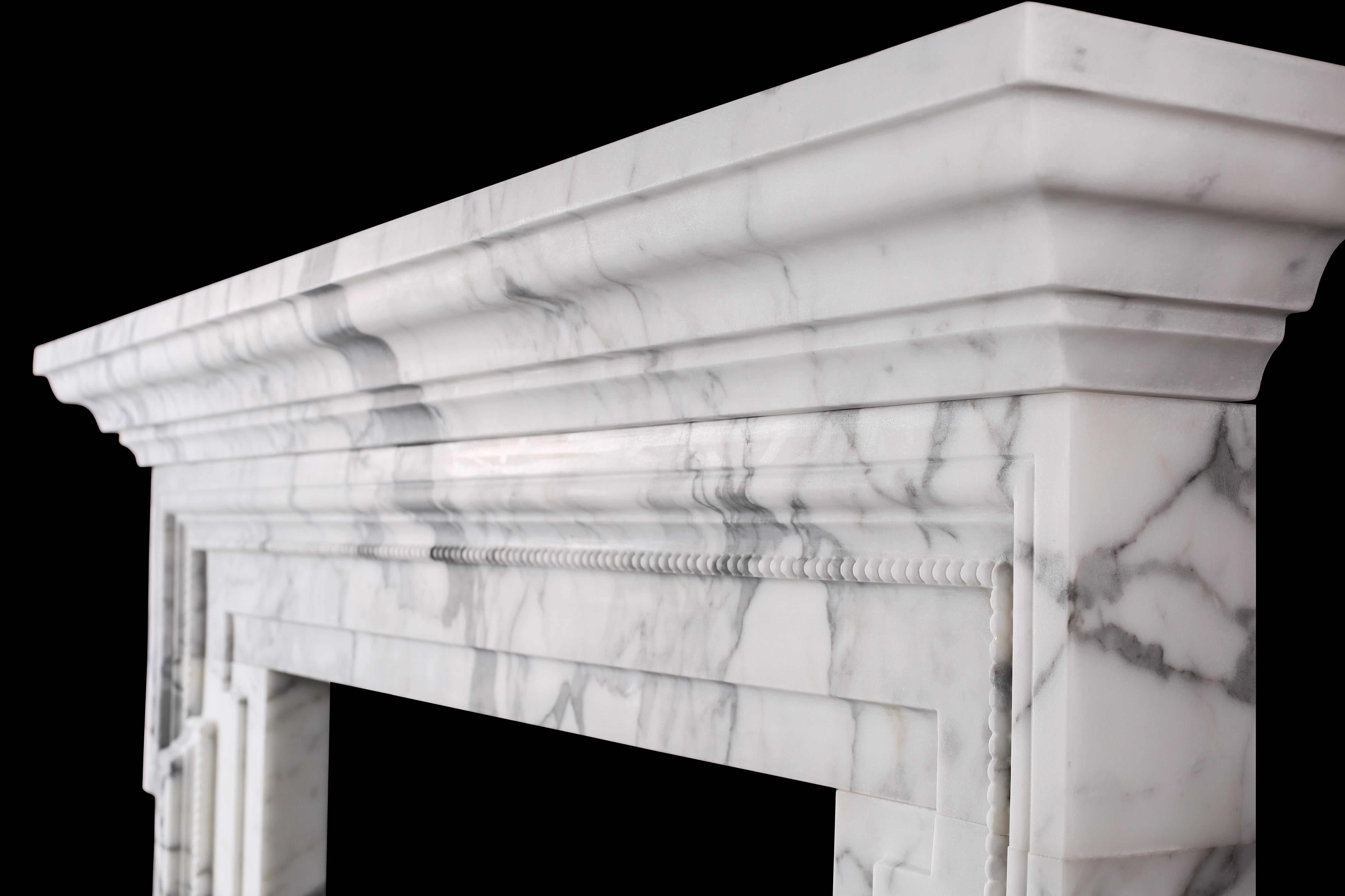 Mid-18th Century Chimneypiece Bolection with Shelf in Italian White Marble In Excellent Condition For Sale In London, GB