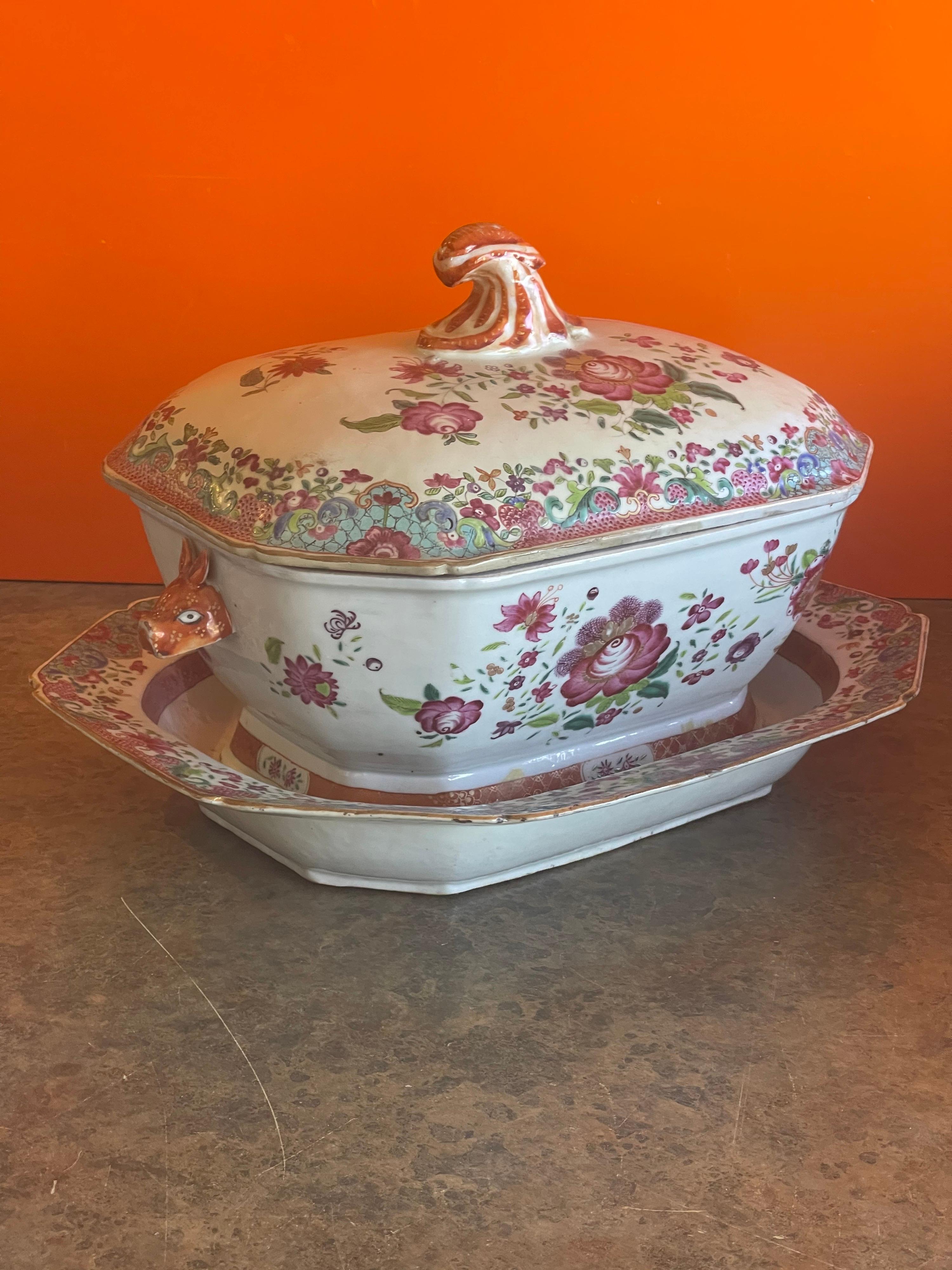 Mid 18th Century Chinese Export Soup Tureen with Under Plate For Sale 4