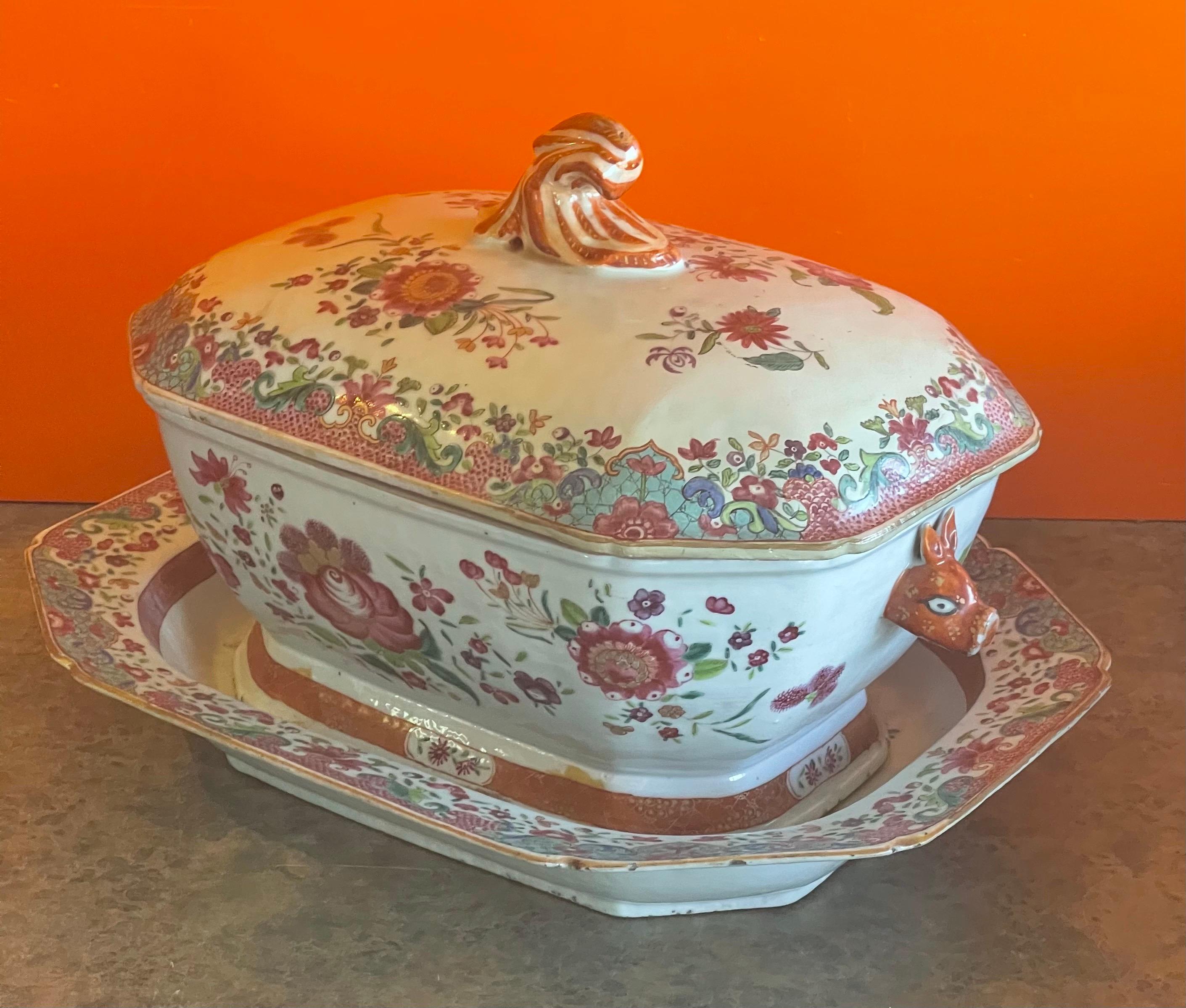 Mid 18th Century Chinese Export Soup Tureen with Under Plate For Sale 5