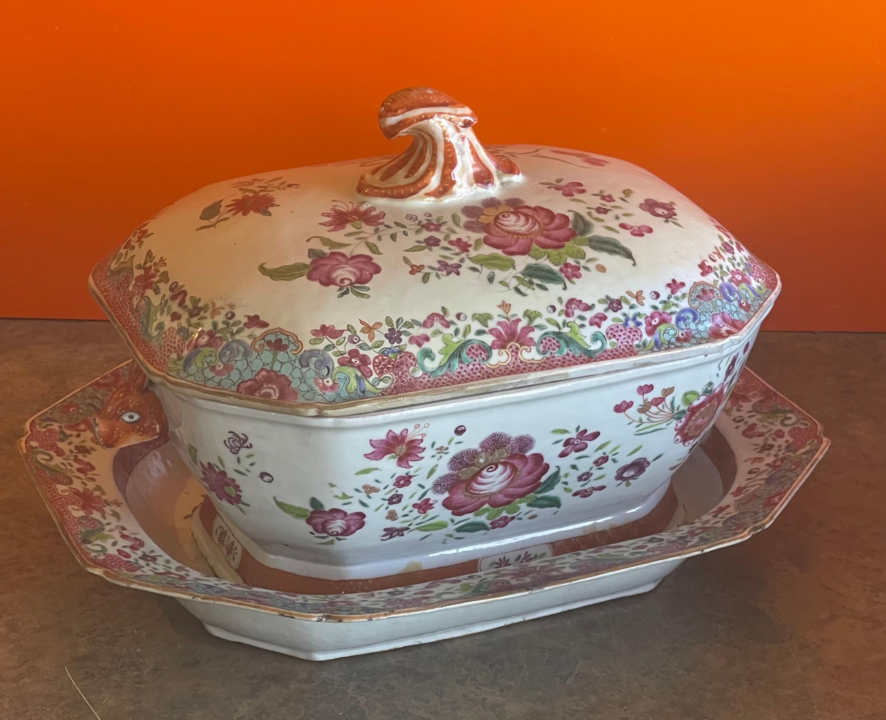 A very nice mid 19th century Chinese export porcelain soup tureen with under plate, circa 1850s. The stand is in very good vintage condition with no chips or cracks and measures 14.5