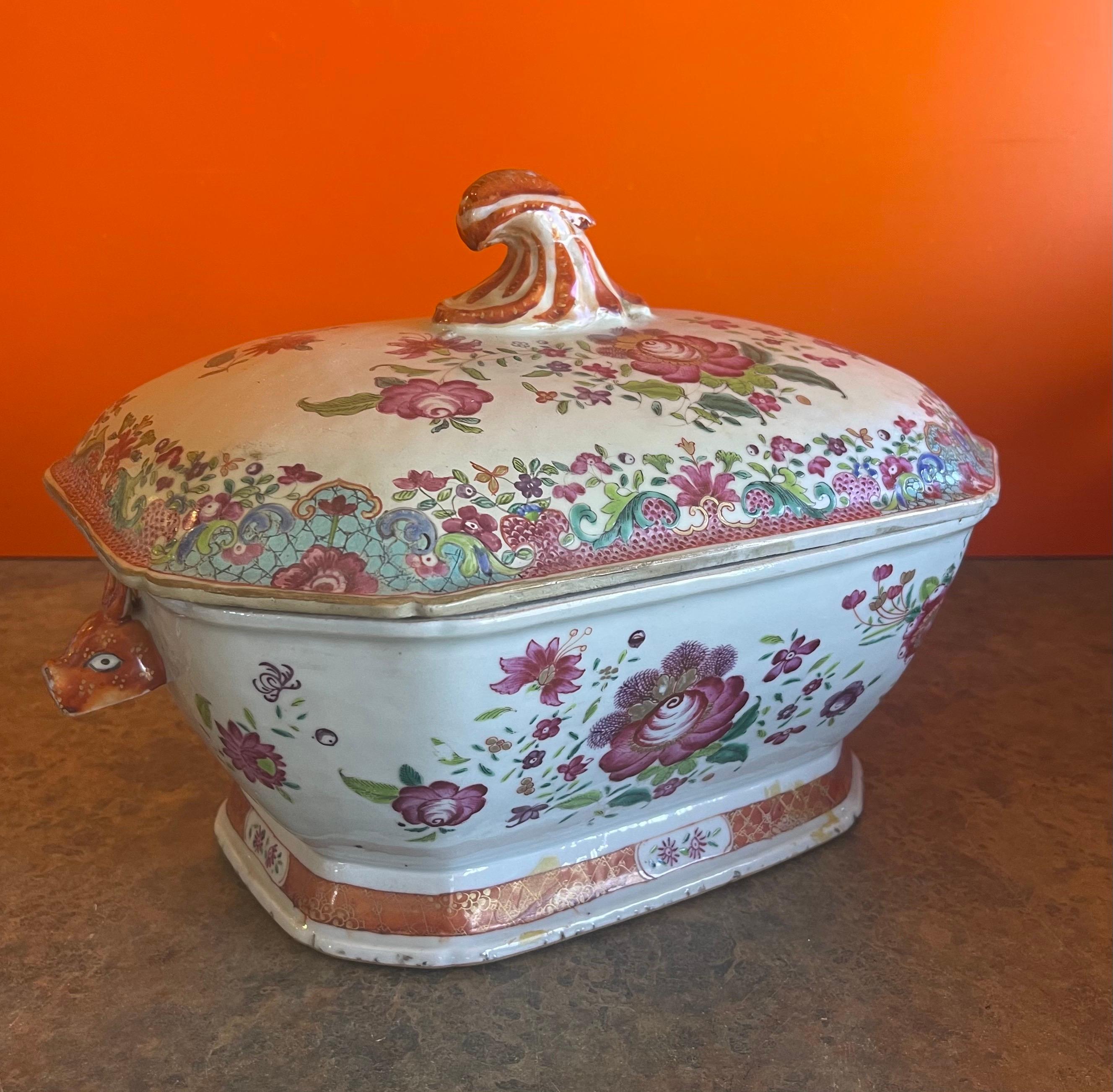 Mid 18th Century Chinese Export Soup Tureen with Under Plate For Sale 1