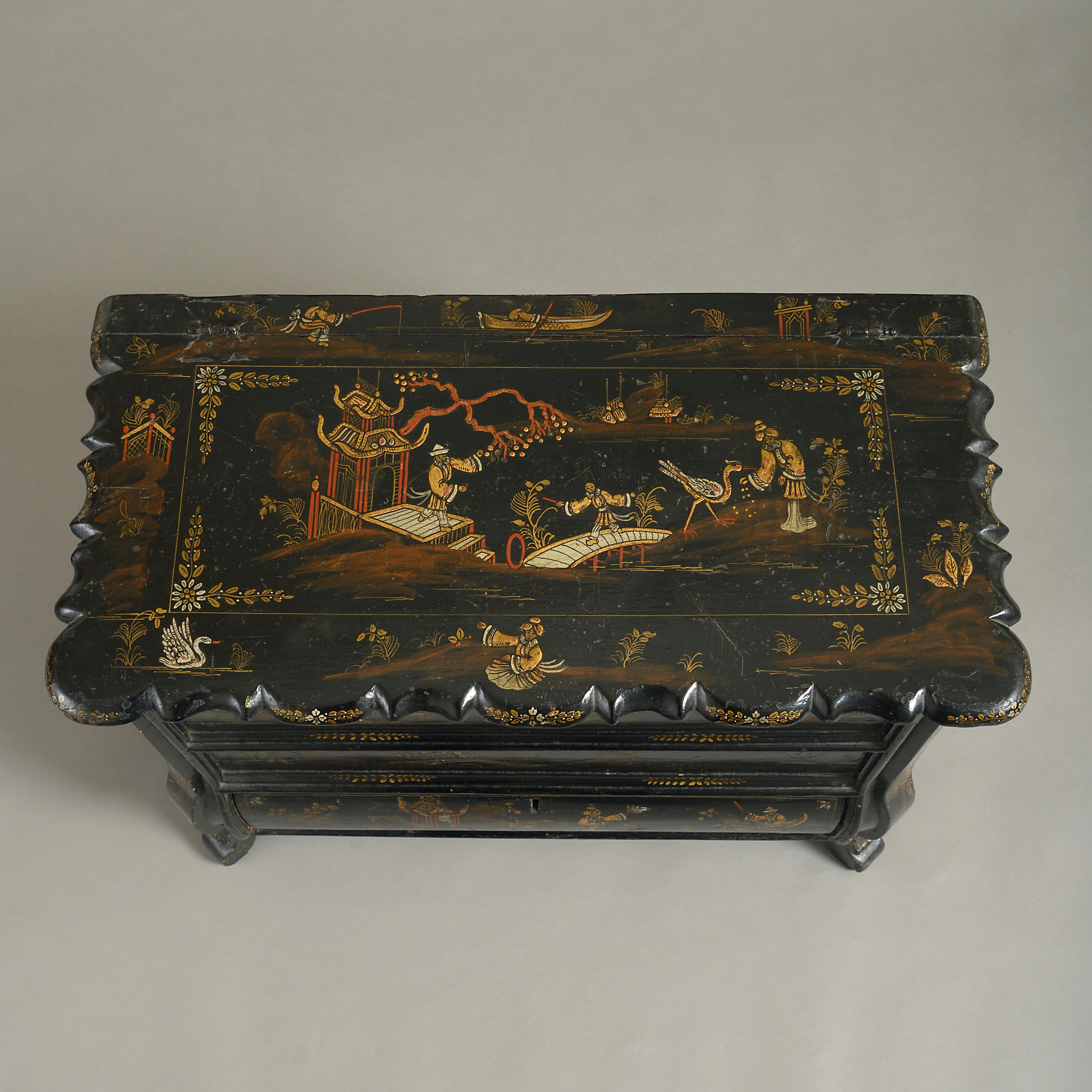 Mid-18th Century Chinoiserie Black Japanned Work Box In Good Condition In London, GB