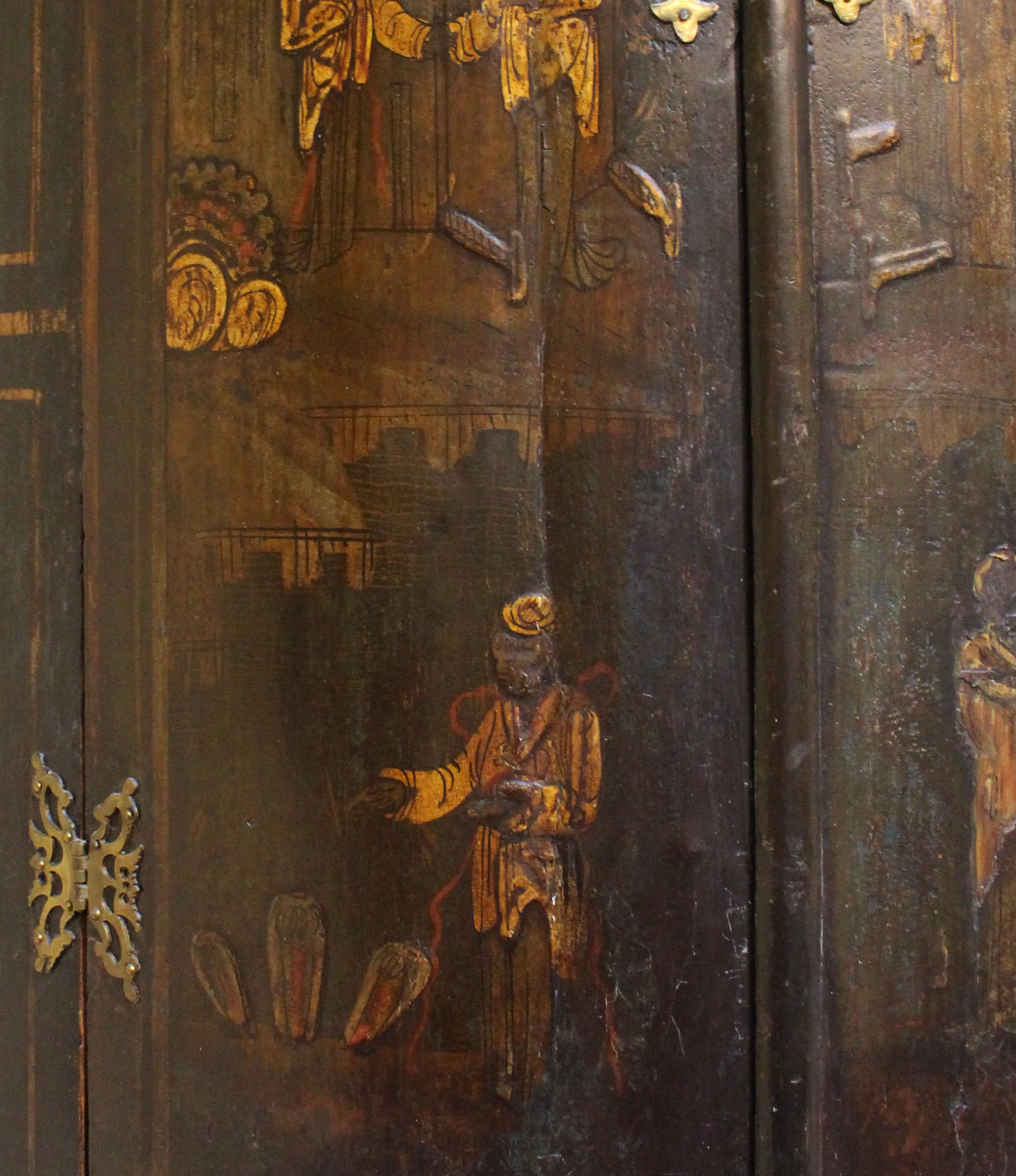Anglais Armoire d'angle suspendue Chinoiserie du milieu du 18e siècle en vente