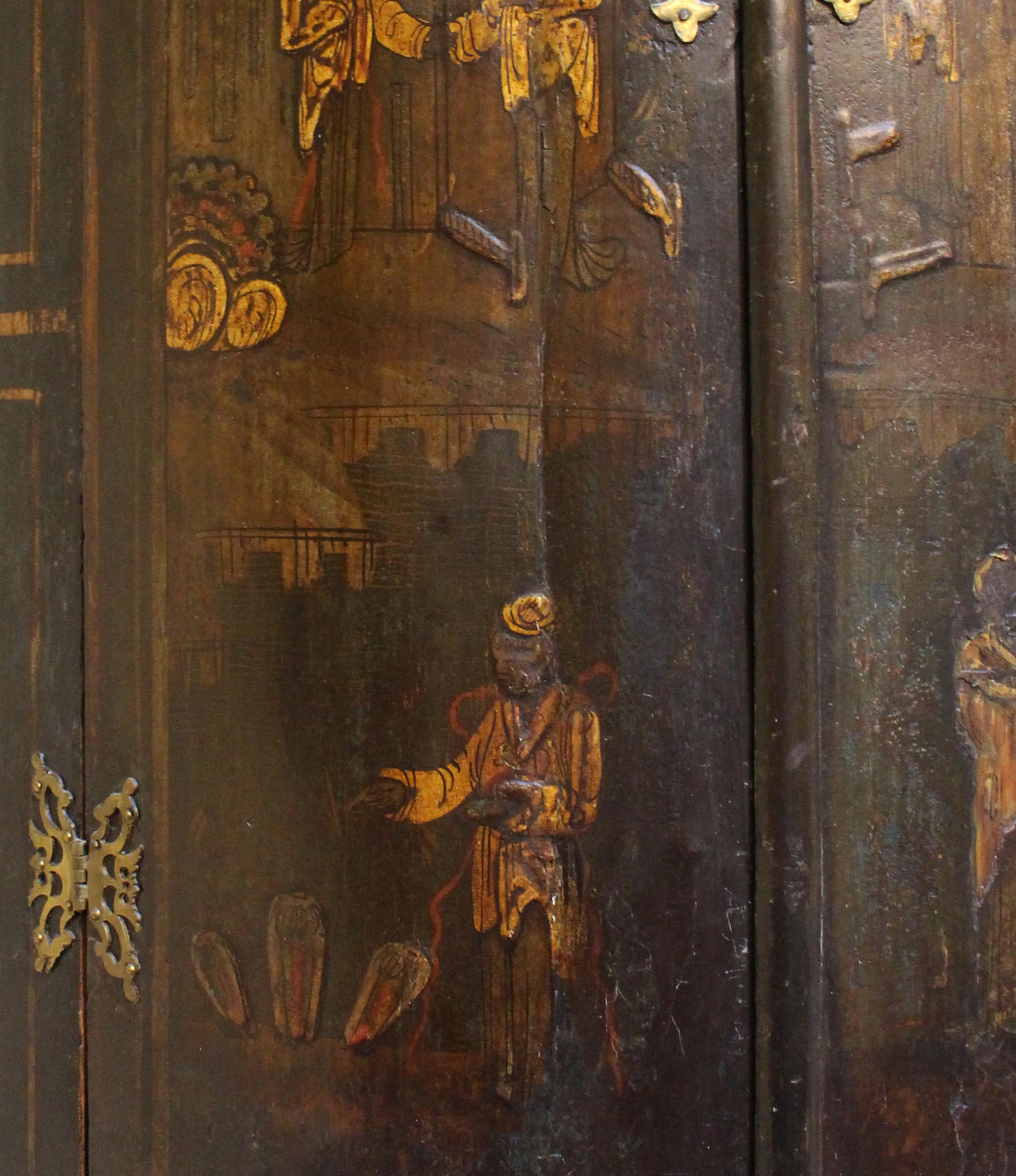 Mid-18th Century Chinoiserie Hanging Corner Cupboard In Good Condition In Chapel Hill, NC