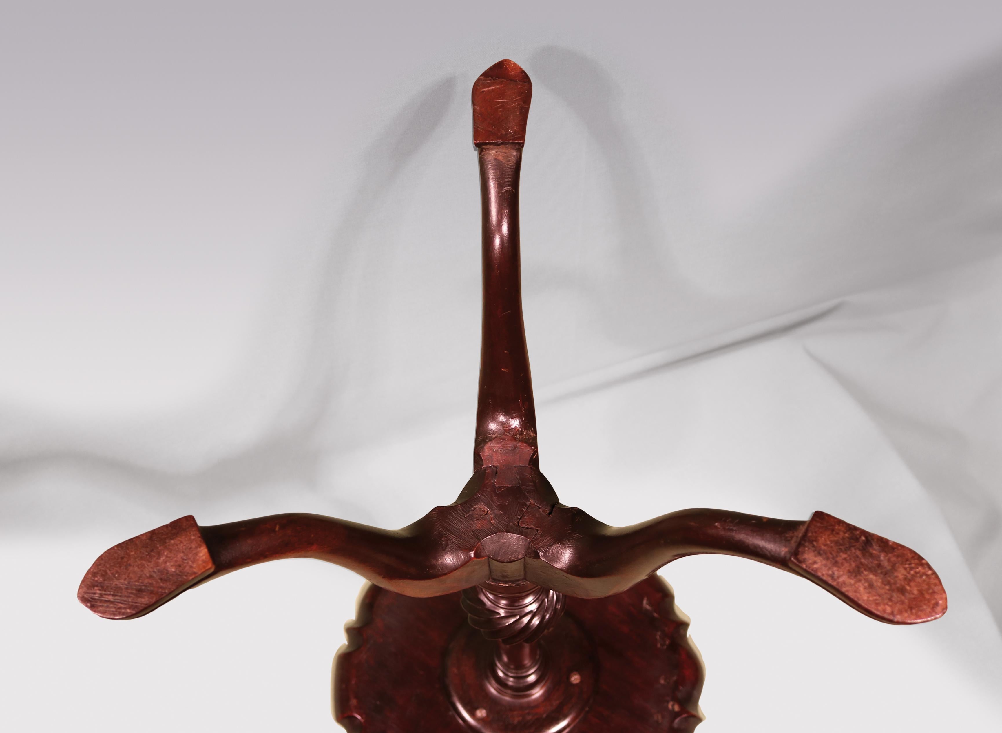 Polished Mid-18th Century Chippendale Mahogany Kettle Stand