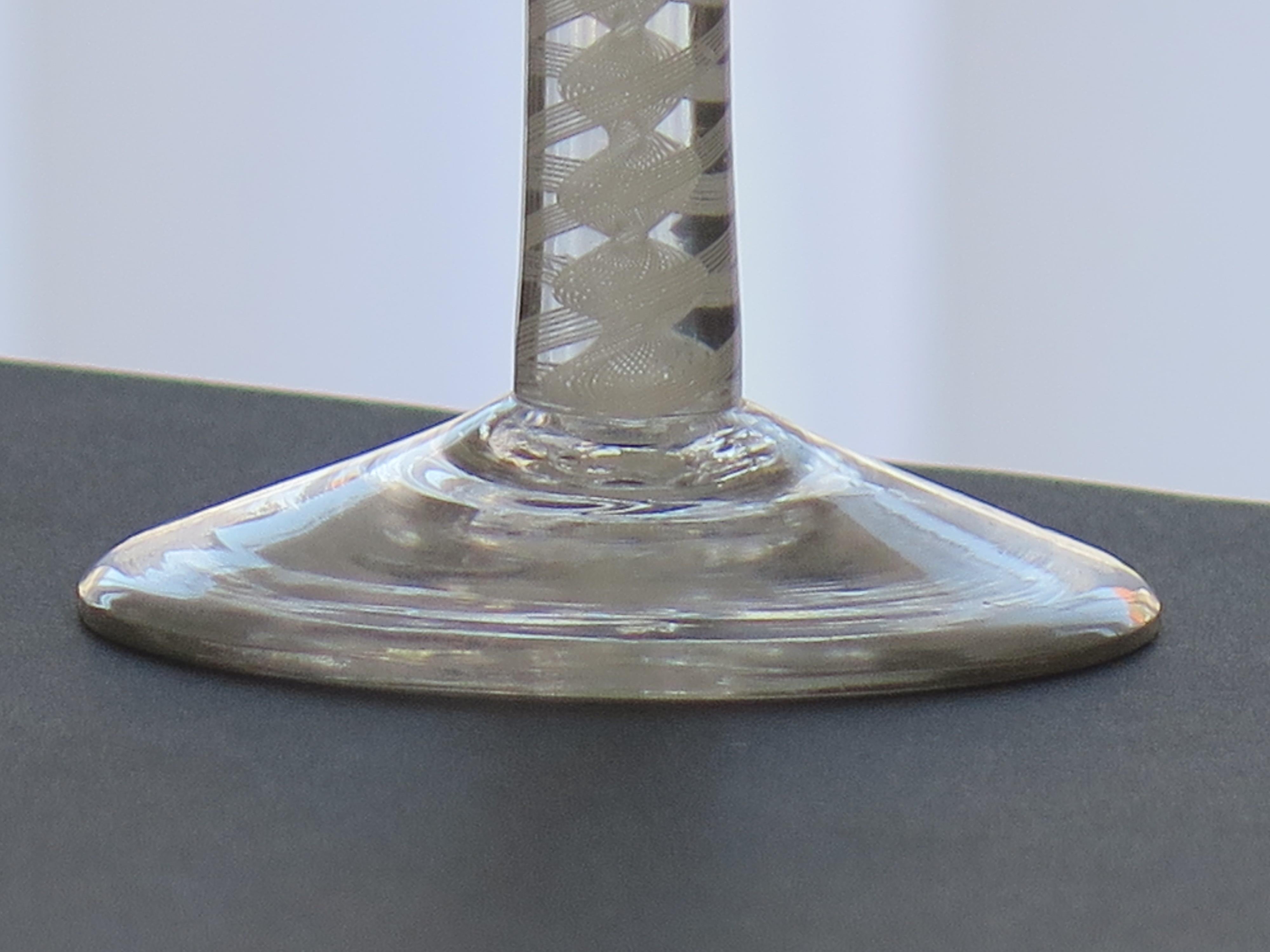Mitte des 18. Jahrhunderts Cordial Weinglas mundgeblasen Baumwolle Twist Stem, Englisch C 1765 im Angebot 7