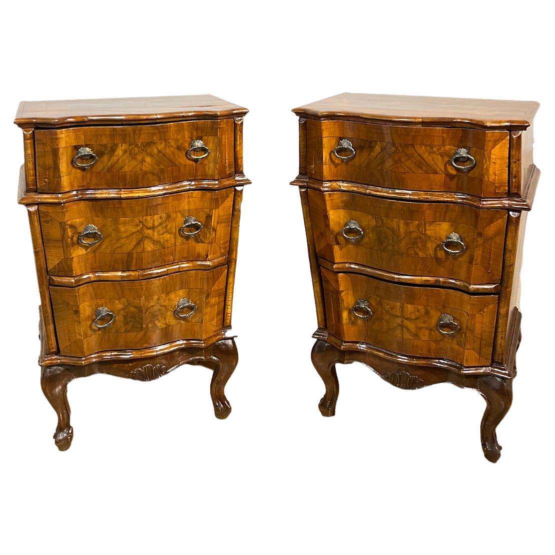 Mid-18th Century Couple of Walnut Bedside Tables For Sale