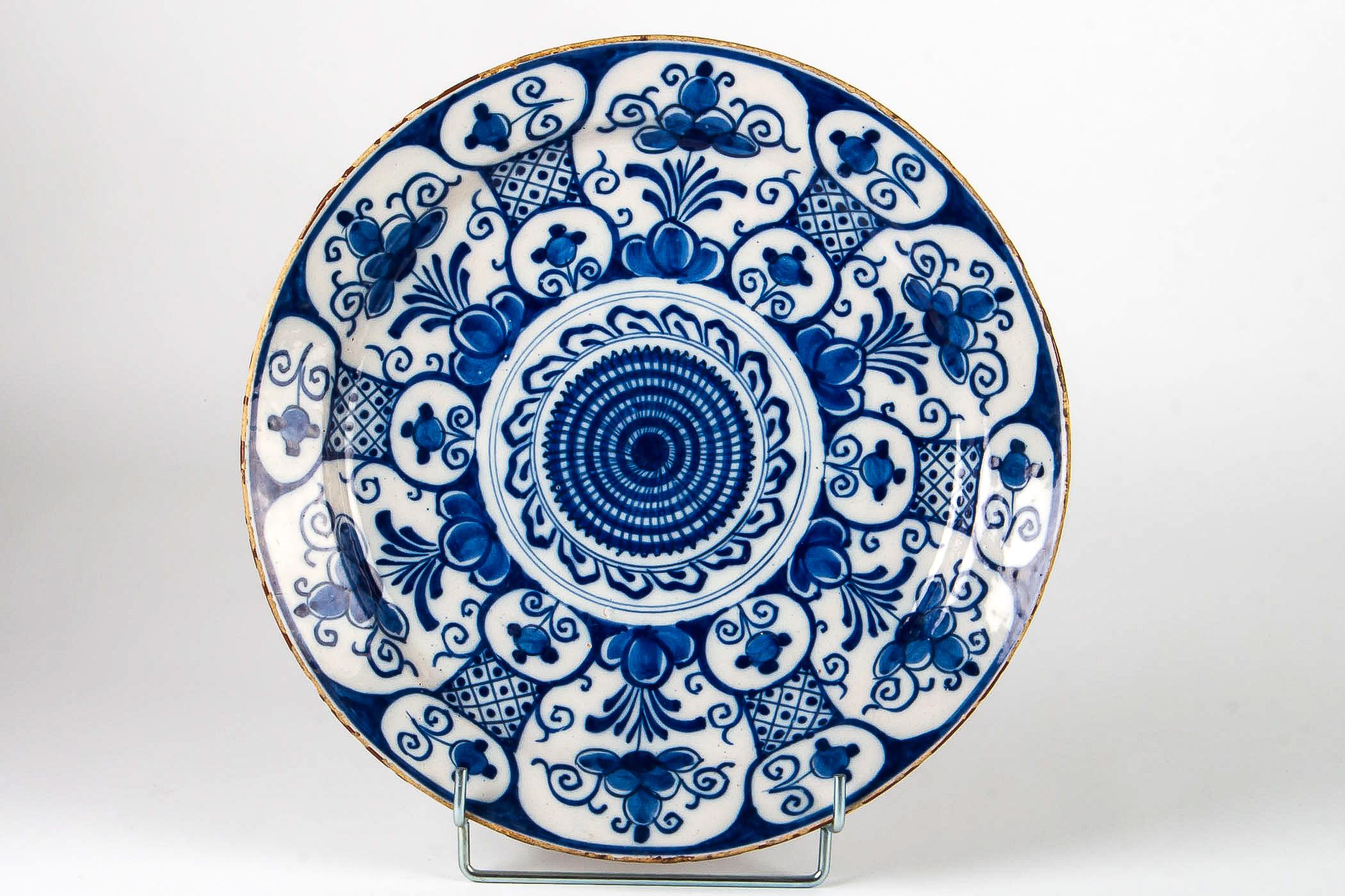 Mid-18th century, Delft Faience round dish, circa 1750

Elegant and decorative Delft Blue Cameo hand painted earthenware round dish, depicting rosettes and flowers.

Beautiful Dutch work, mid-18th century by the earthenware Delft factories,