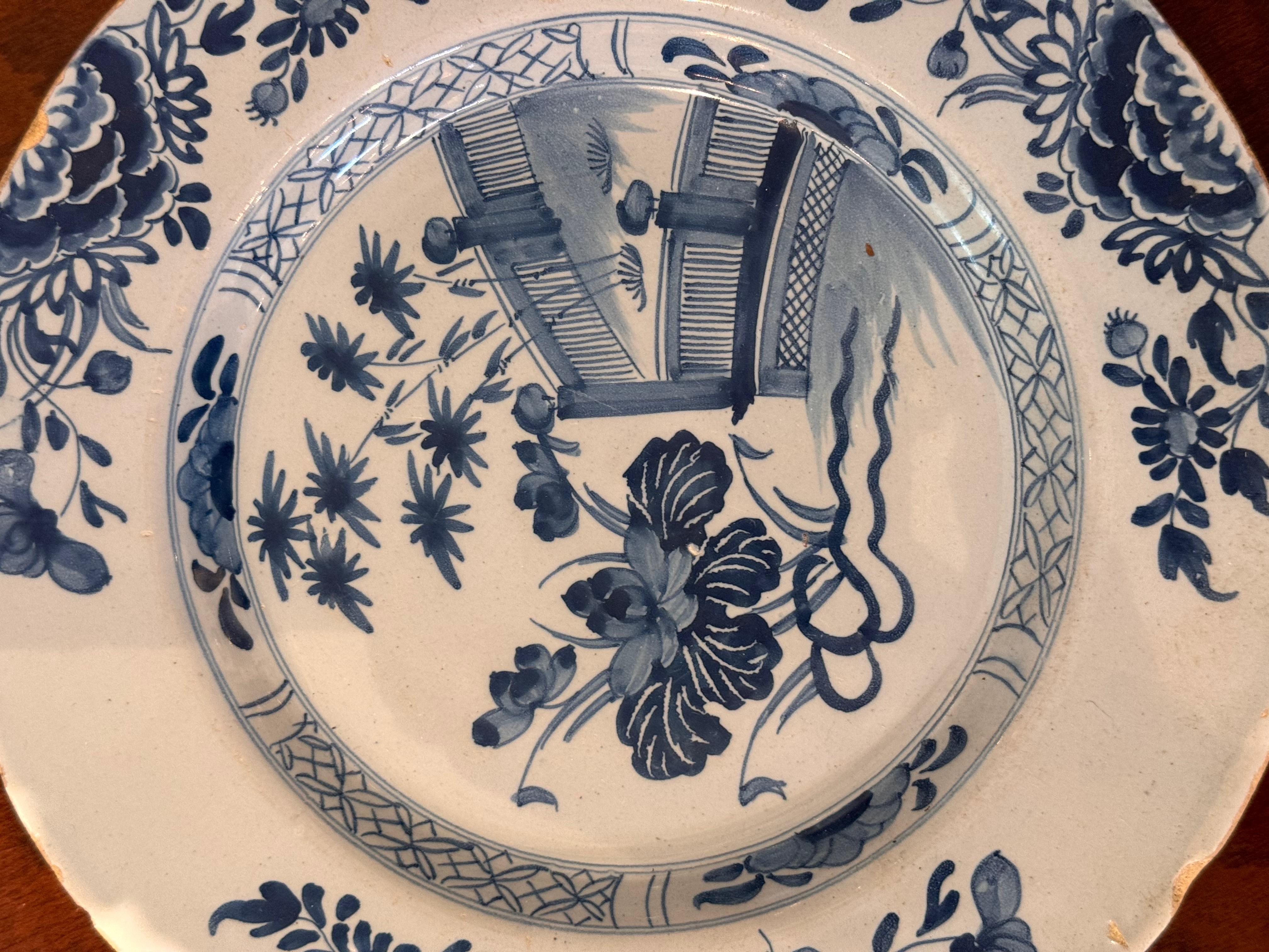 Assiette de Delft du milieu du 18e siècle Bon état - En vente à Charlottesville, VA
