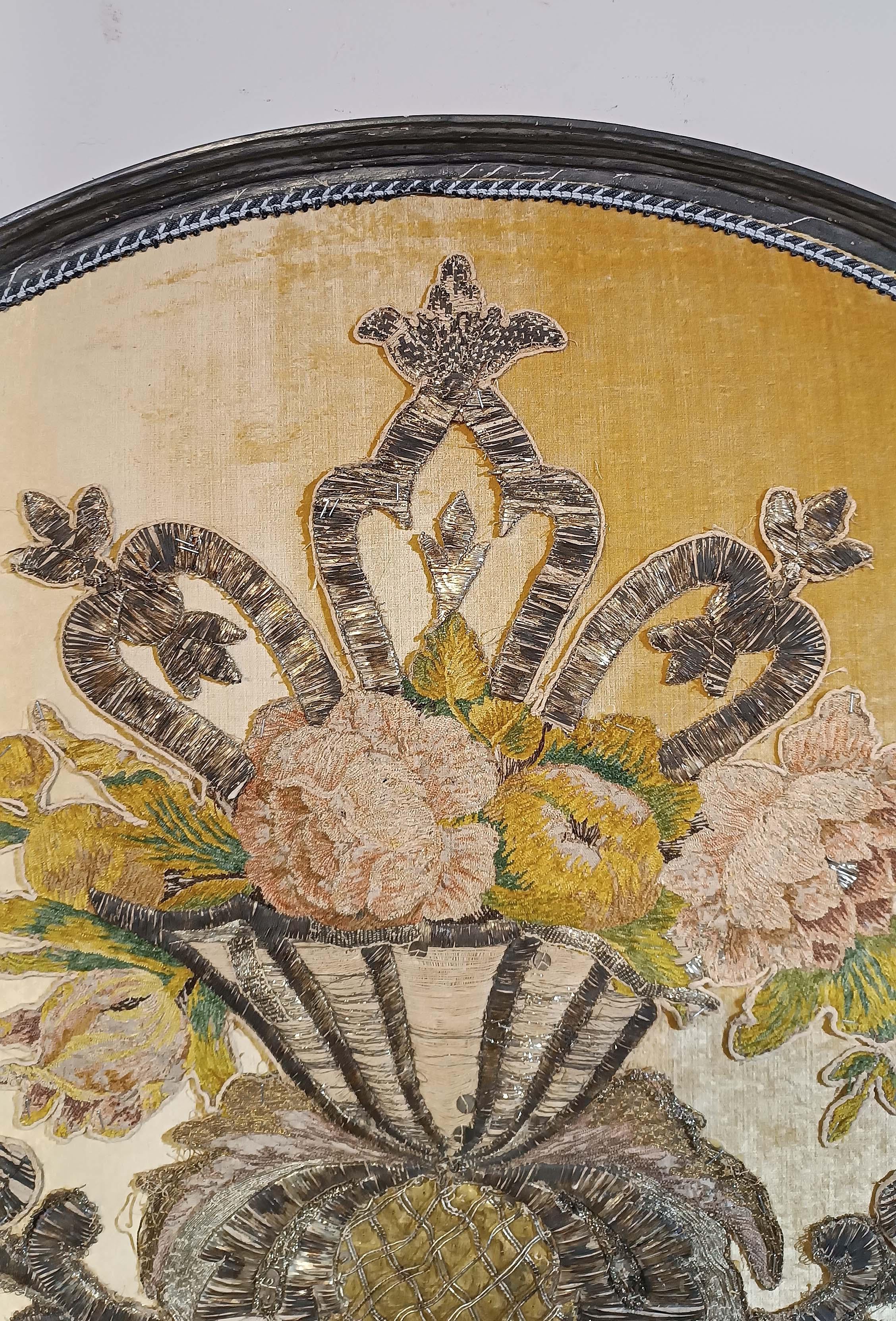 LIT DOUBLE DU MILIEU DU 18e SIÈCLE, LIT AVEC EMBROIDERIE en vente 6