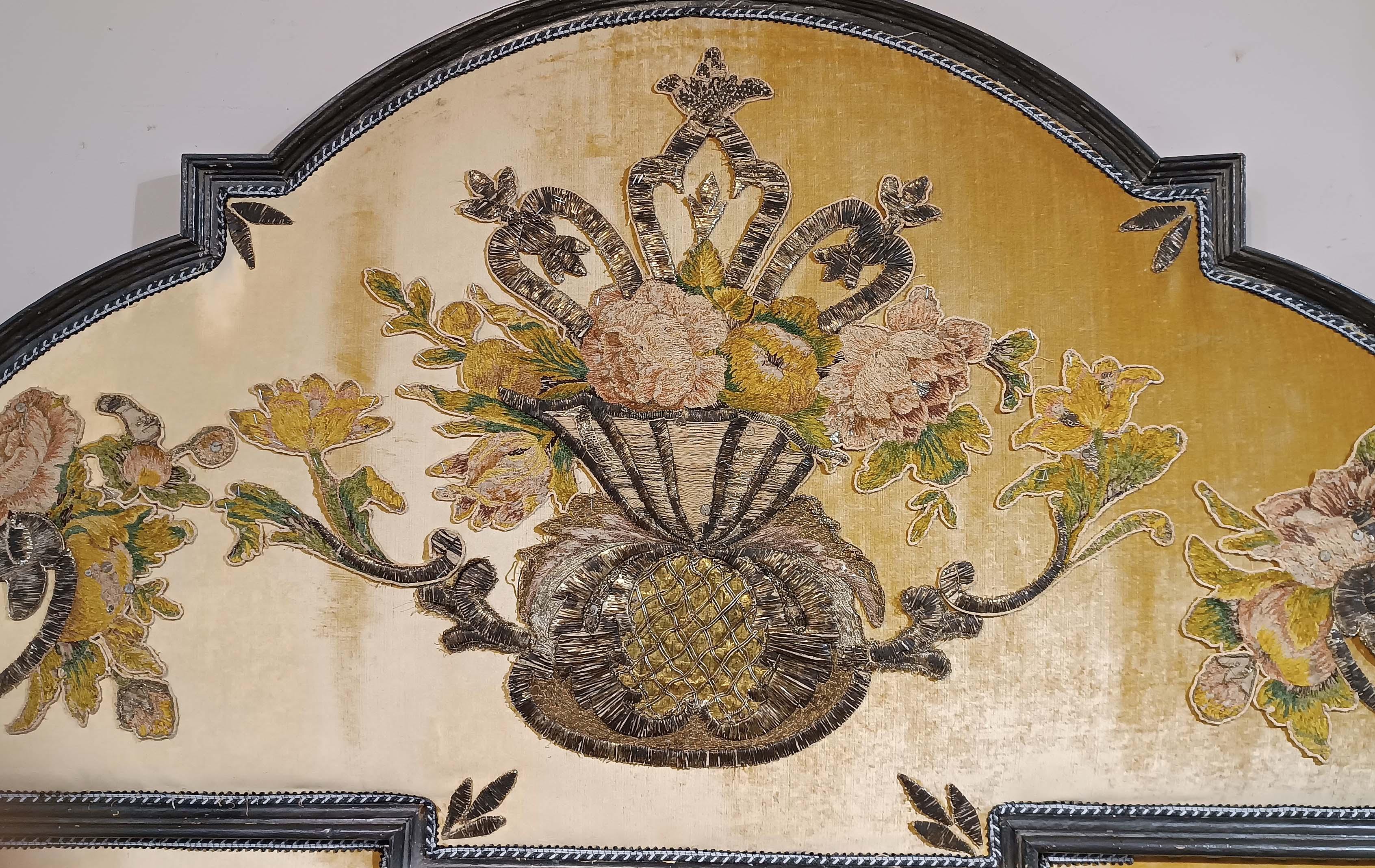 Italian LIT DOUBLE DU MILIEU DU 18e SIÈCLE, LIT AVEC EMBROIDERIE en vente