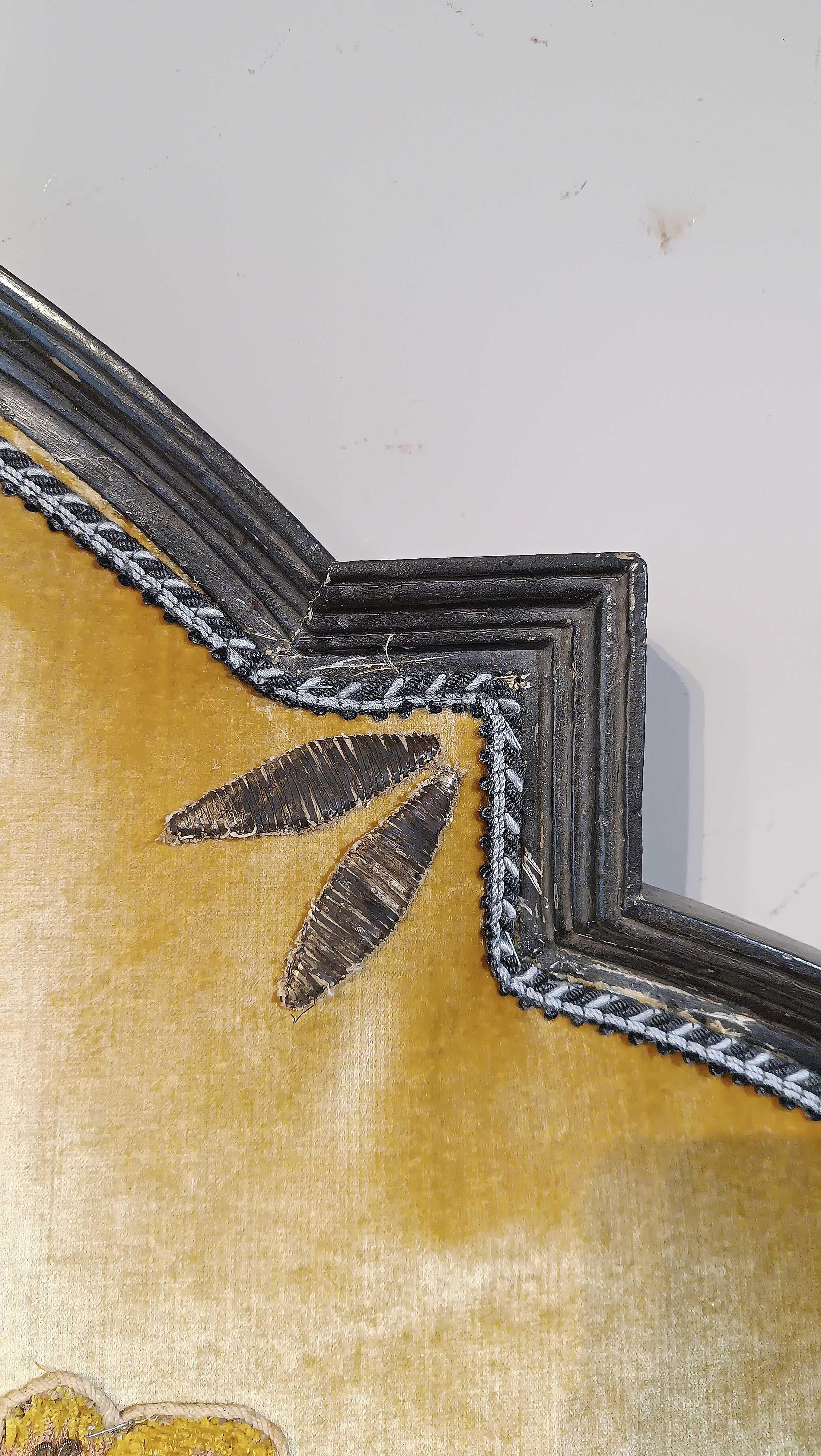LIT DOUBLE DU MILIEU DU 18e SIÈCLE, LIT AVEC EMBROIDERIE en vente 1
