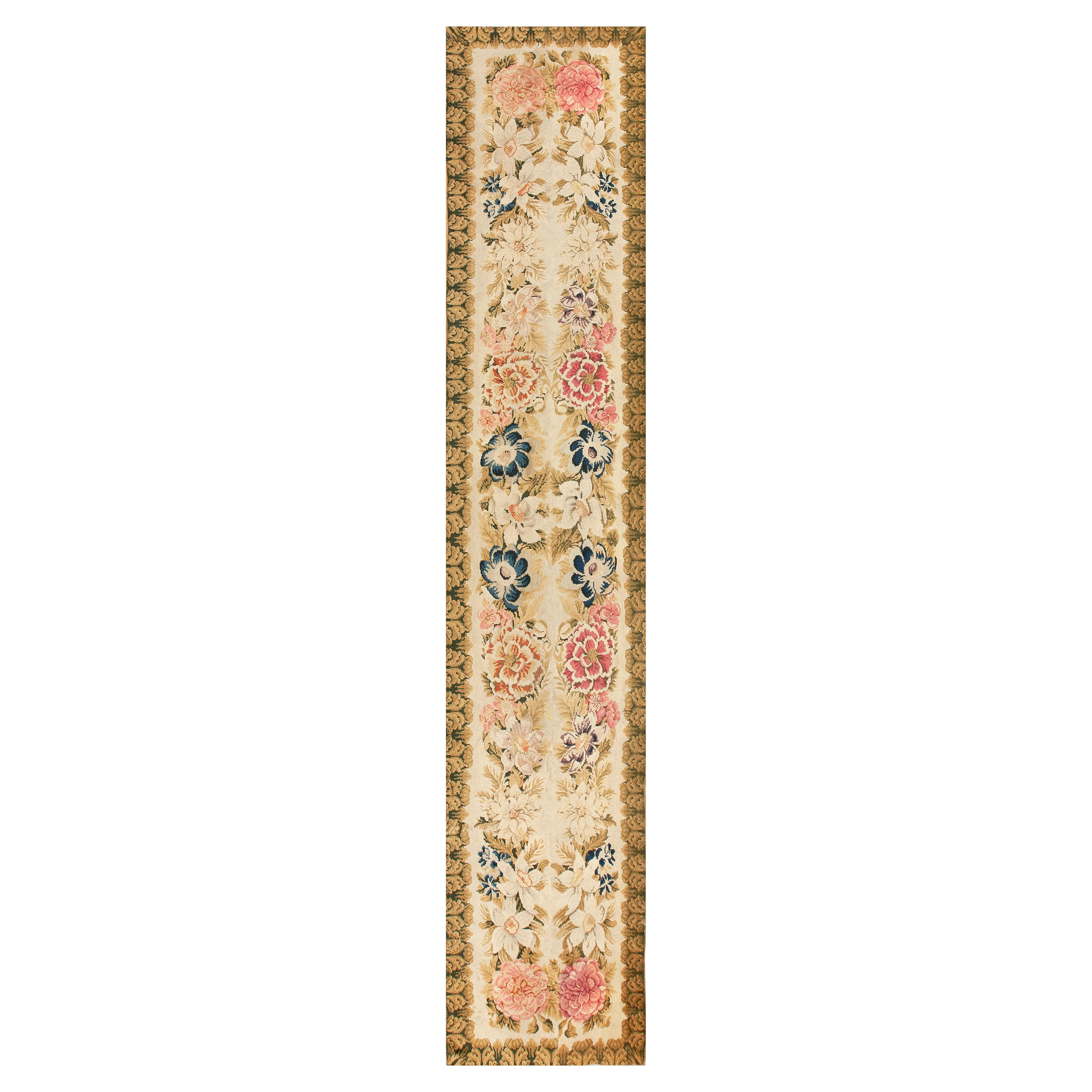 Englischer Axminster-Teppich aus der Mitte des 18. Jahrhunderts ( 3'4" x 17'4" - 102 x 528") im Angebot