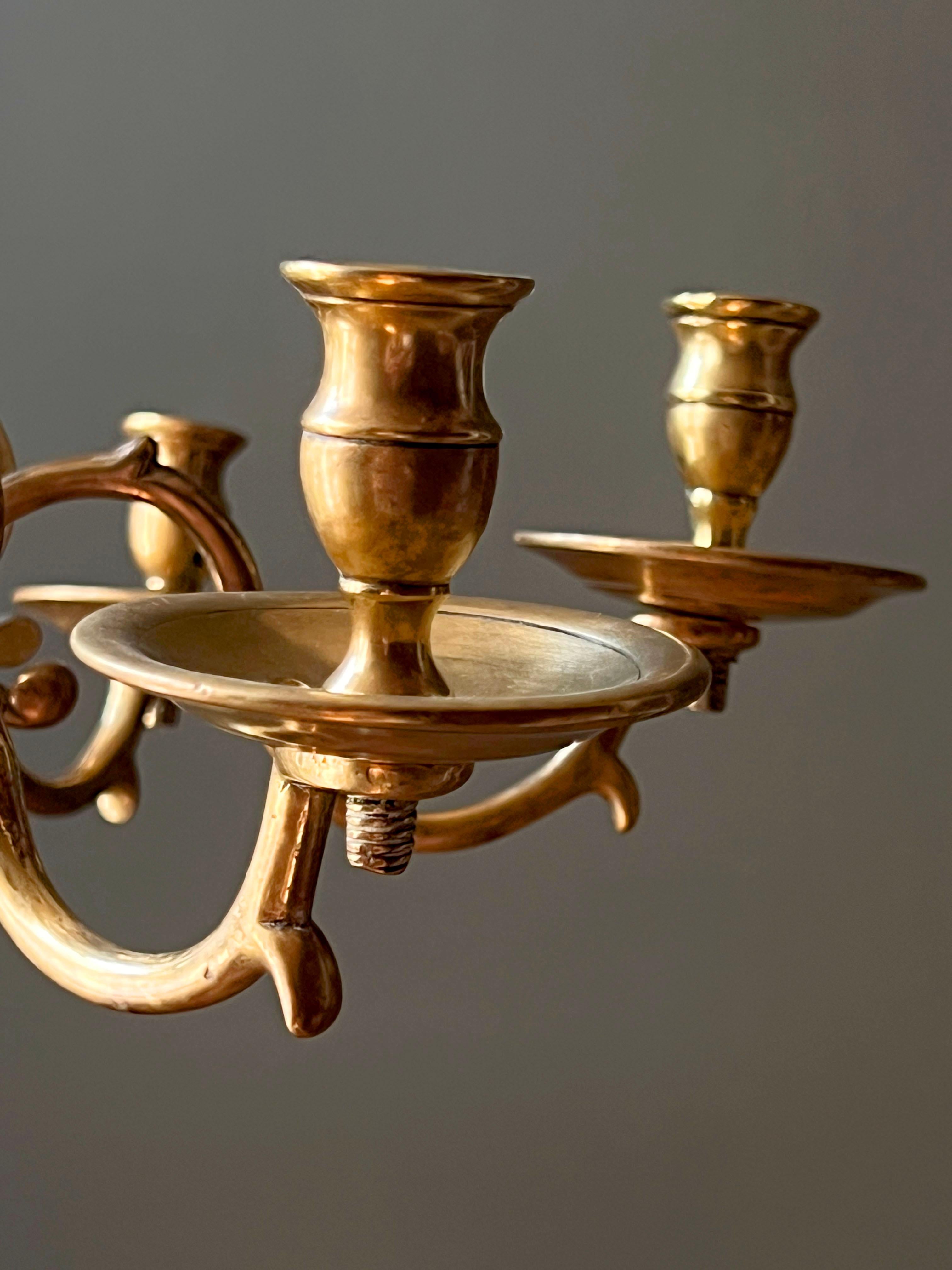 Mid-18th Century English Brass Six-light Chandelier For Sale 1