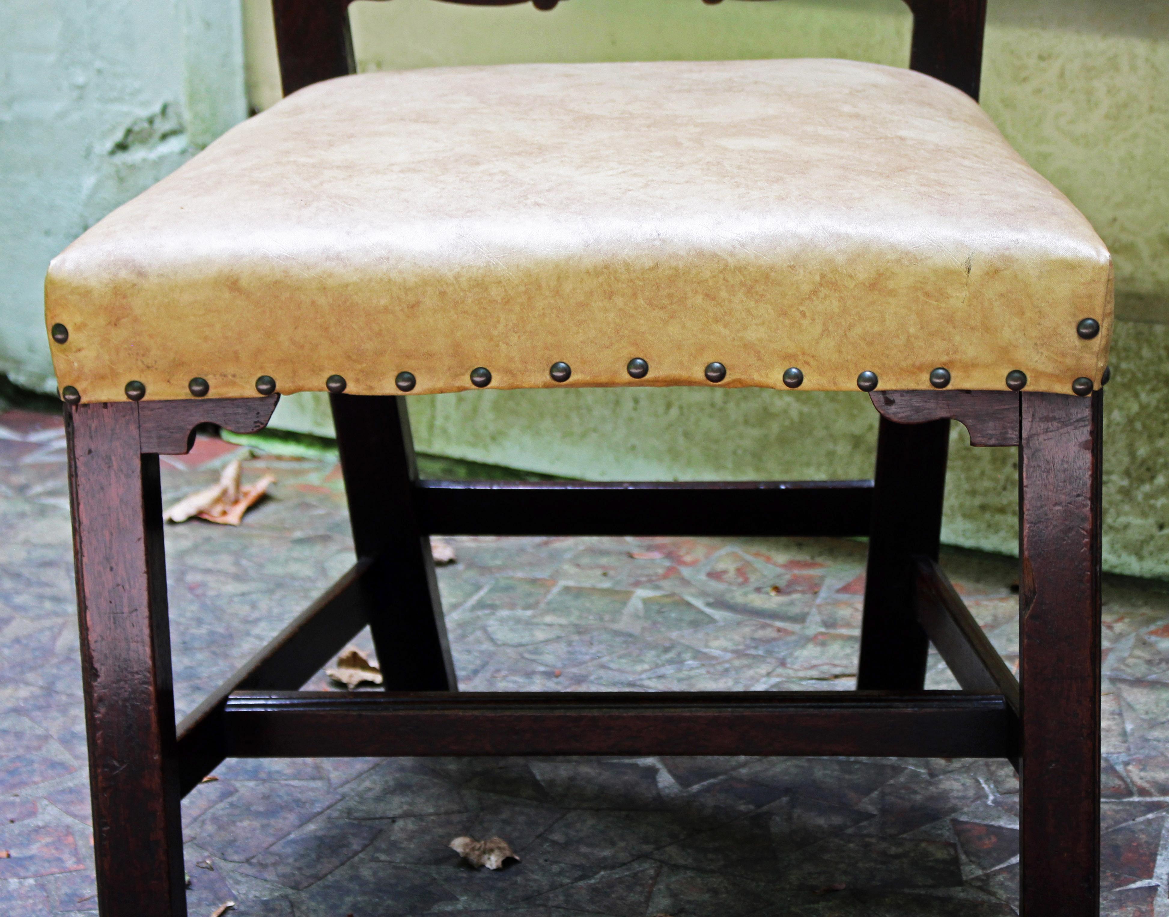 Englischer George-III-Beistellstuhl aus der Mitte des 18. Jahrhunderts im Zustand „Starke Gebrauchsspuren“ im Angebot in Chapel Hill, NC