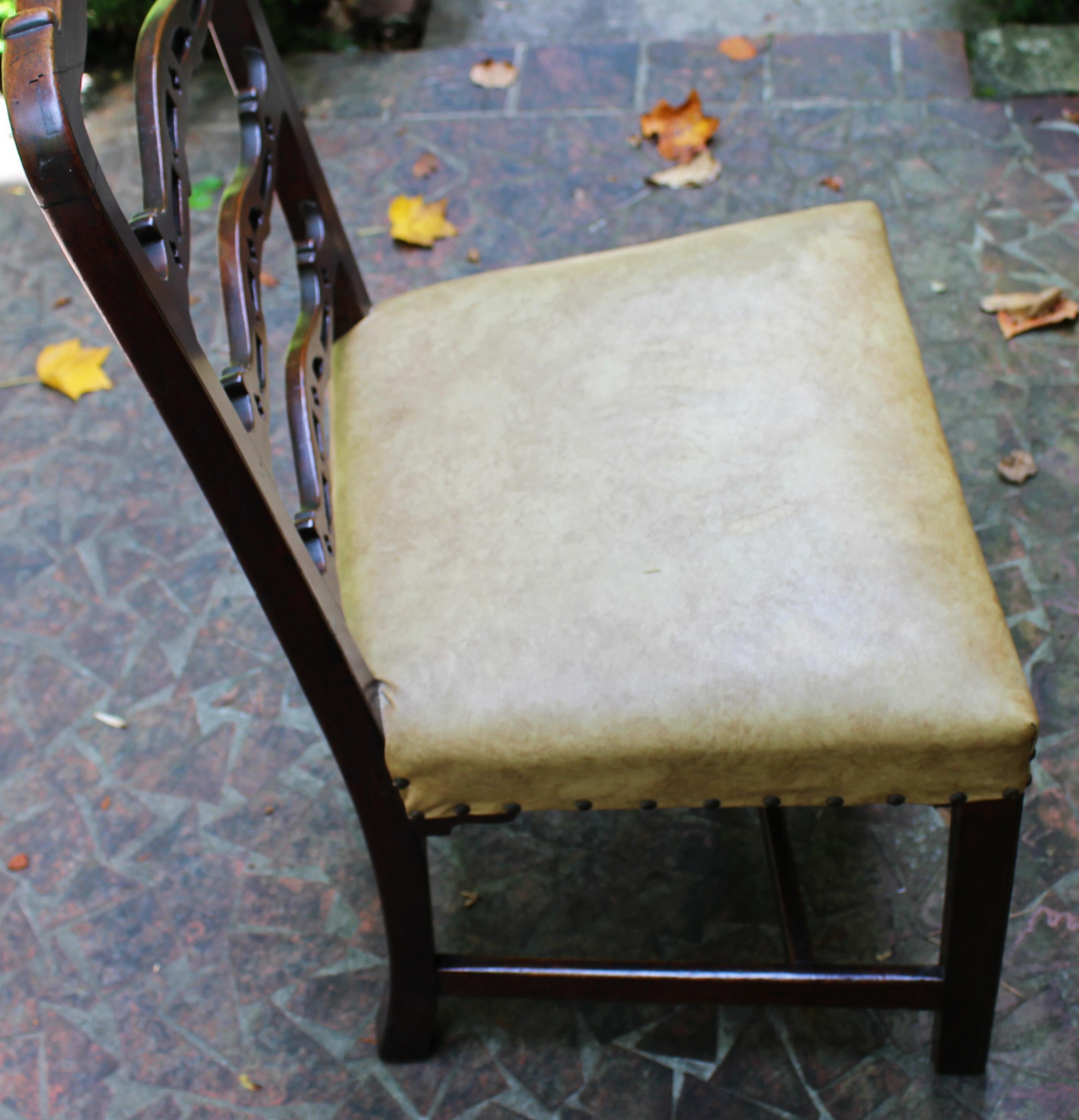 Englischer George-III-Beistellstuhl aus der Mitte des 18. Jahrhunderts im Zustand „Starke Gebrauchsspuren“ im Angebot in Chapel Hill, NC