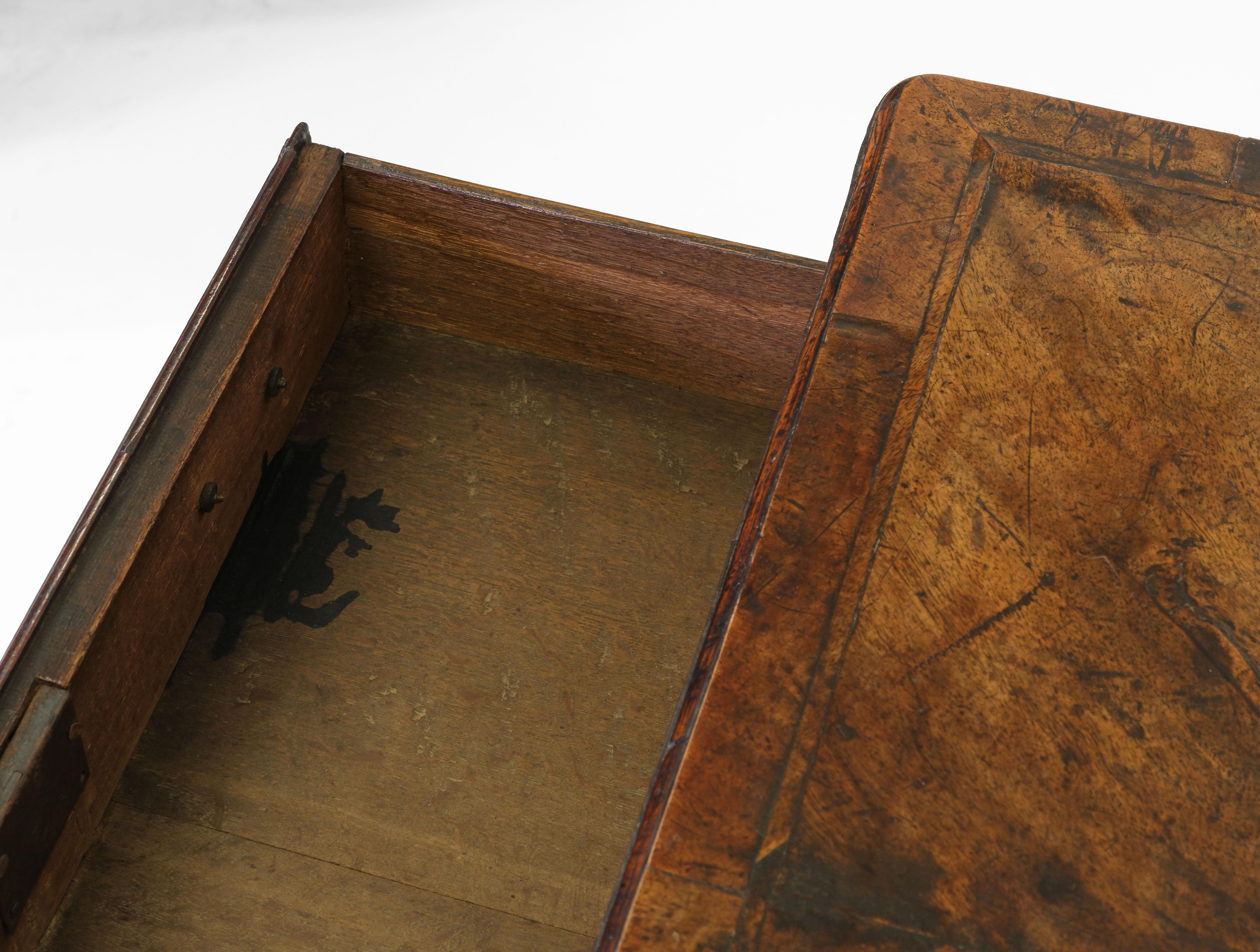 Petite table basse provinciale anglaise George II du milieu du 18e siècle en vente 4