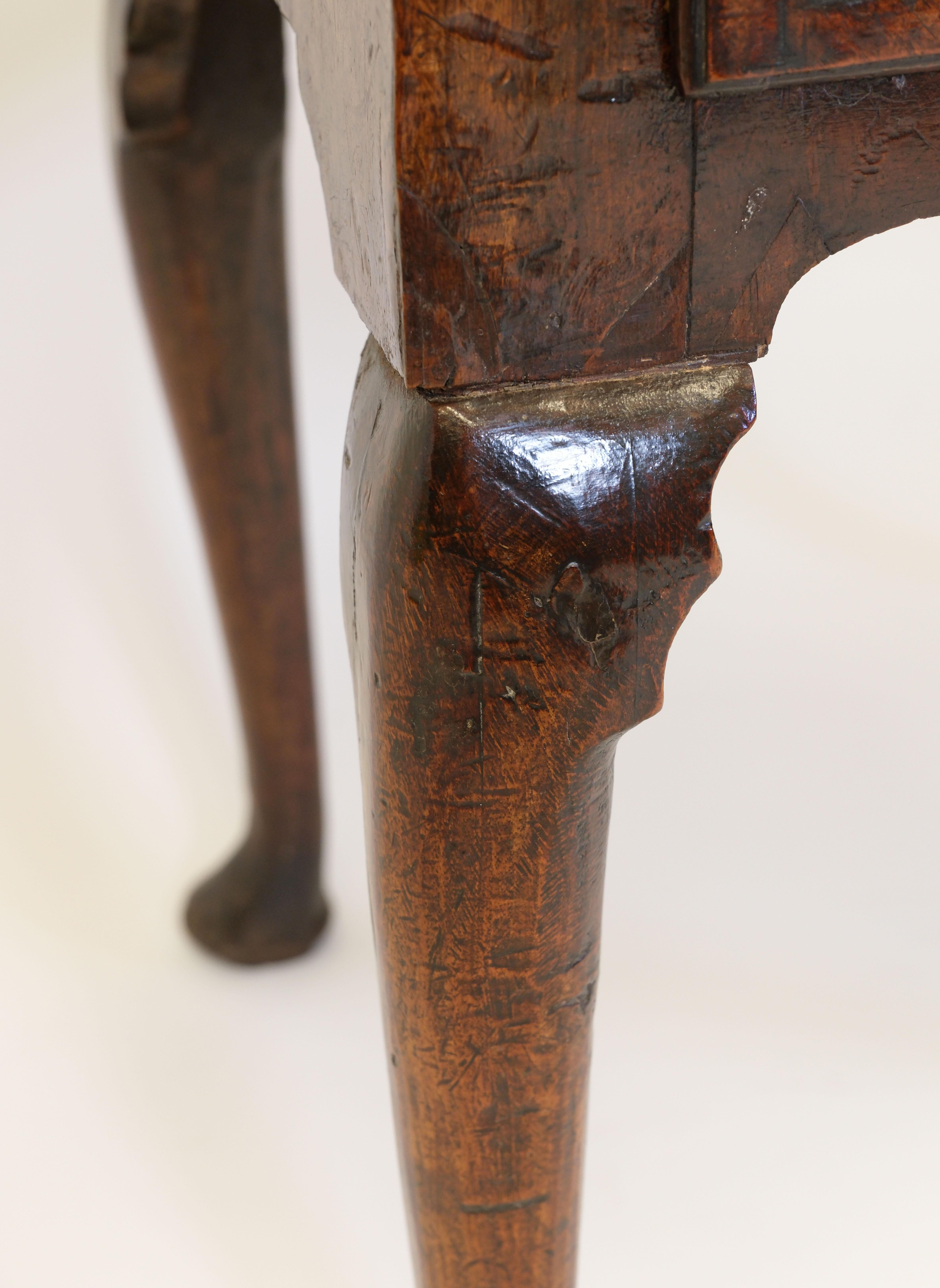 Petite table basse provinciale anglaise George II du milieu du 18e siècle en vente 6