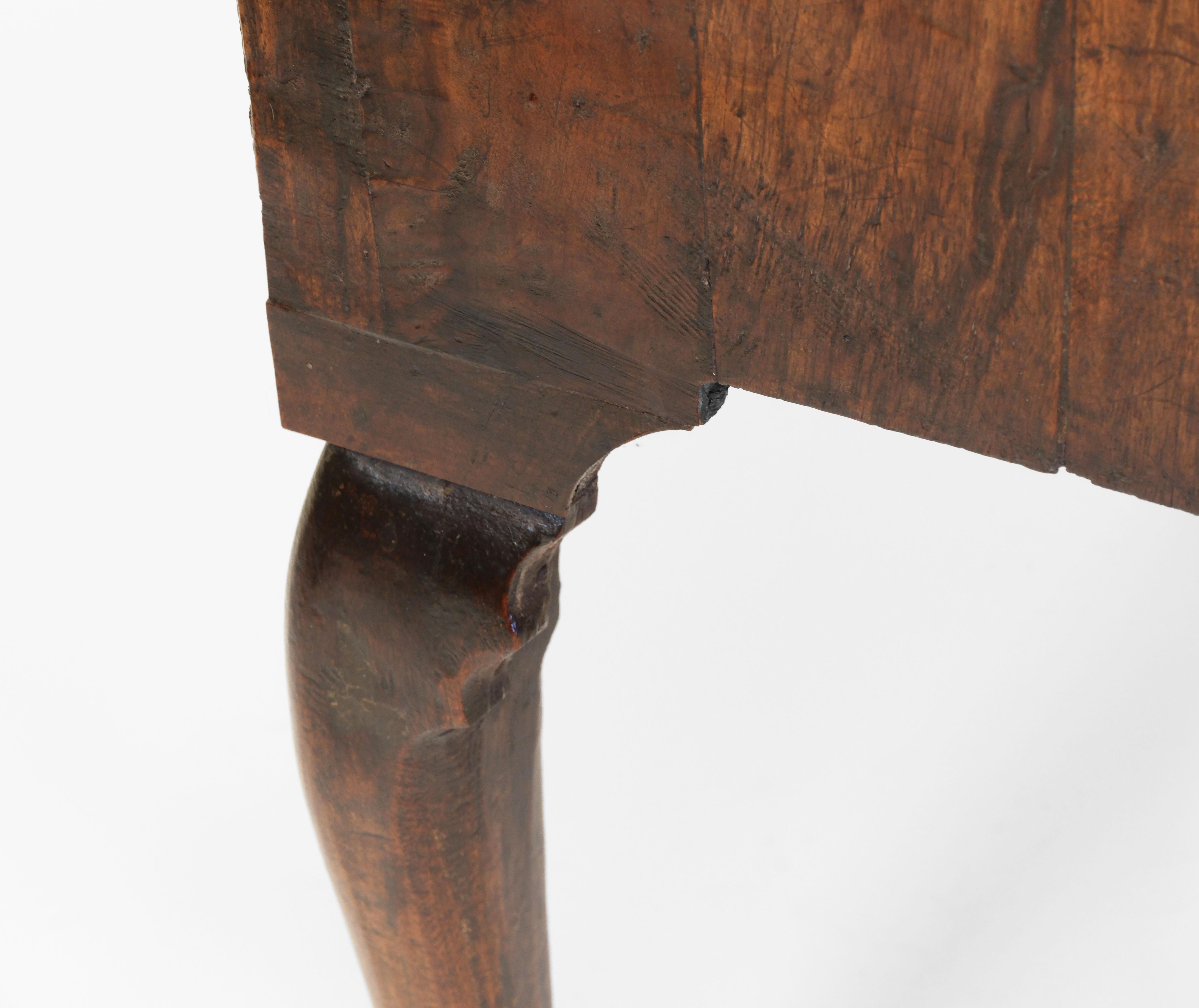 Petite table basse provinciale anglaise George II du milieu du 18e siècle en vente 7