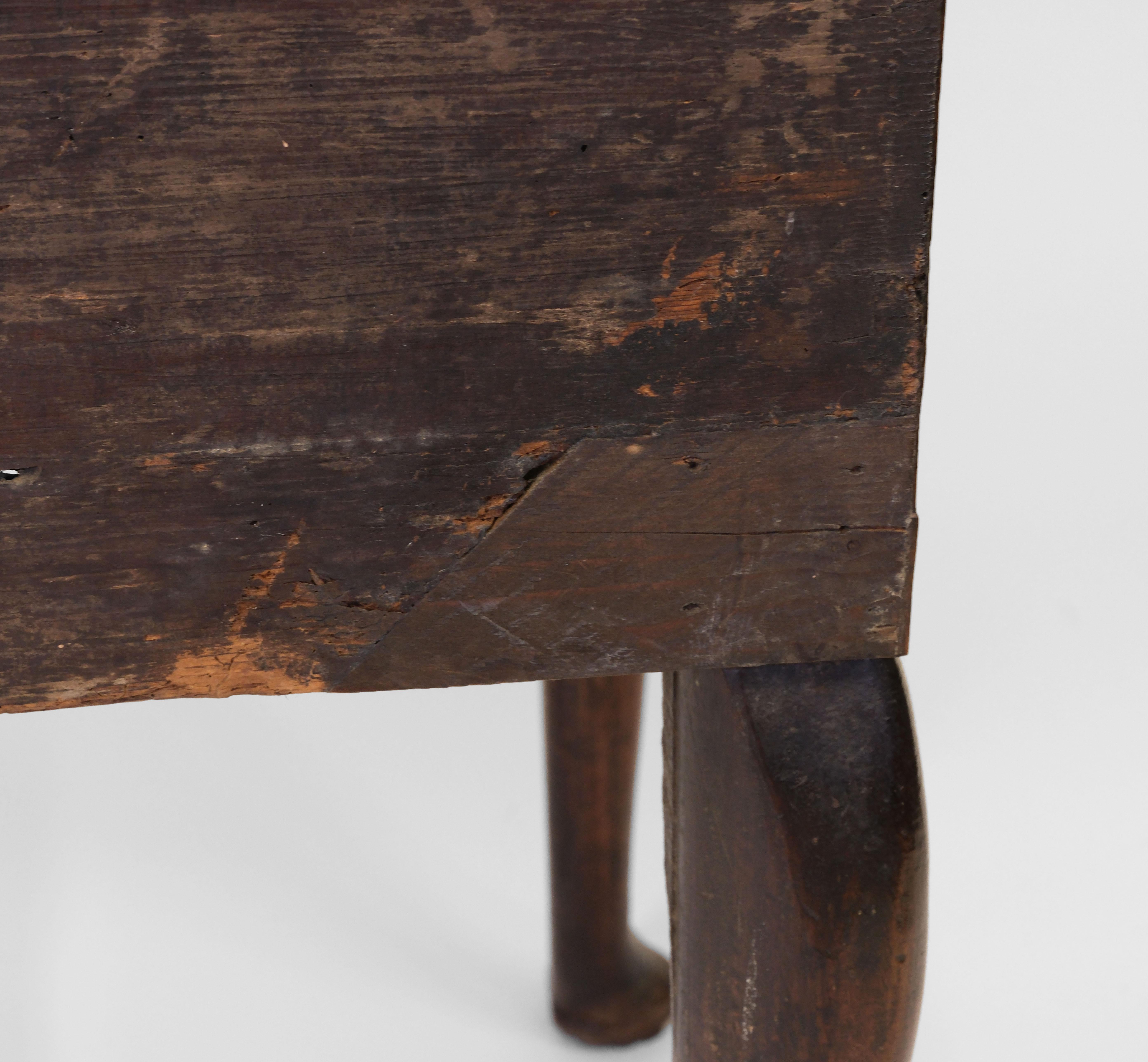 Petite table basse provinciale anglaise George II du milieu du 18e siècle en vente 8