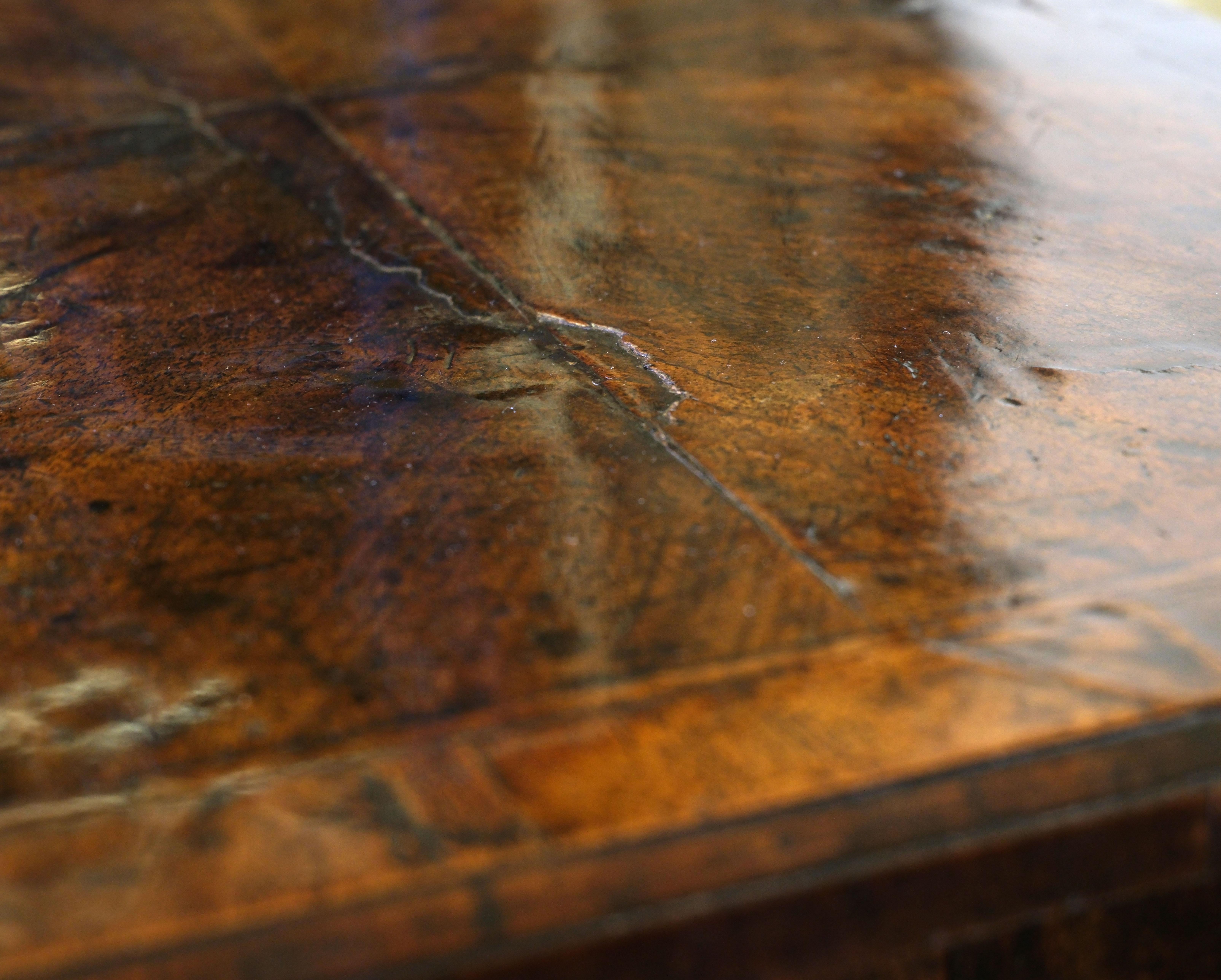 Petite table basse provinciale anglaise George II du milieu du 18e siècle en vente 9