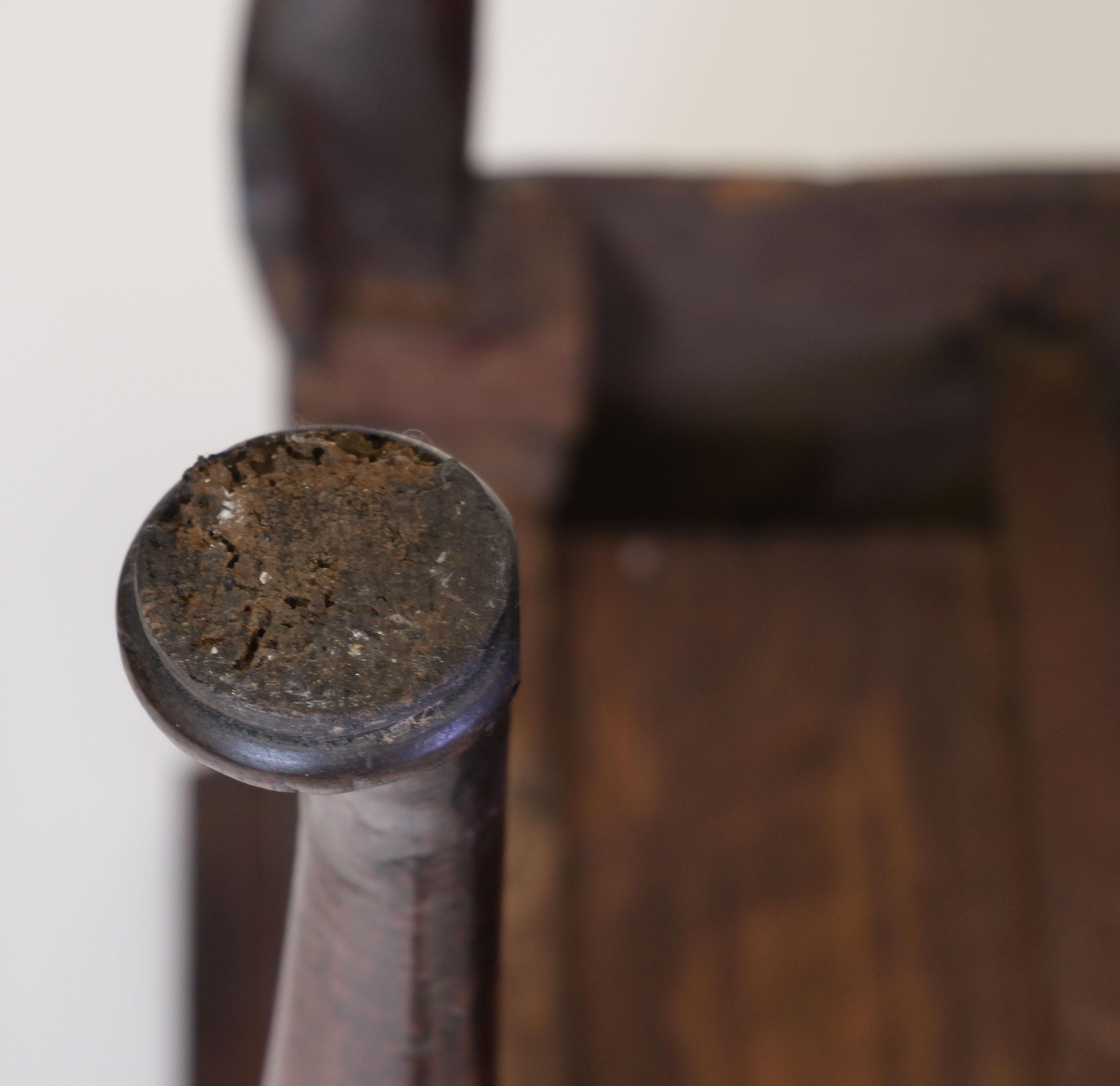 Petite table basse provinciale anglaise George II du milieu du 18e siècle en vente 10