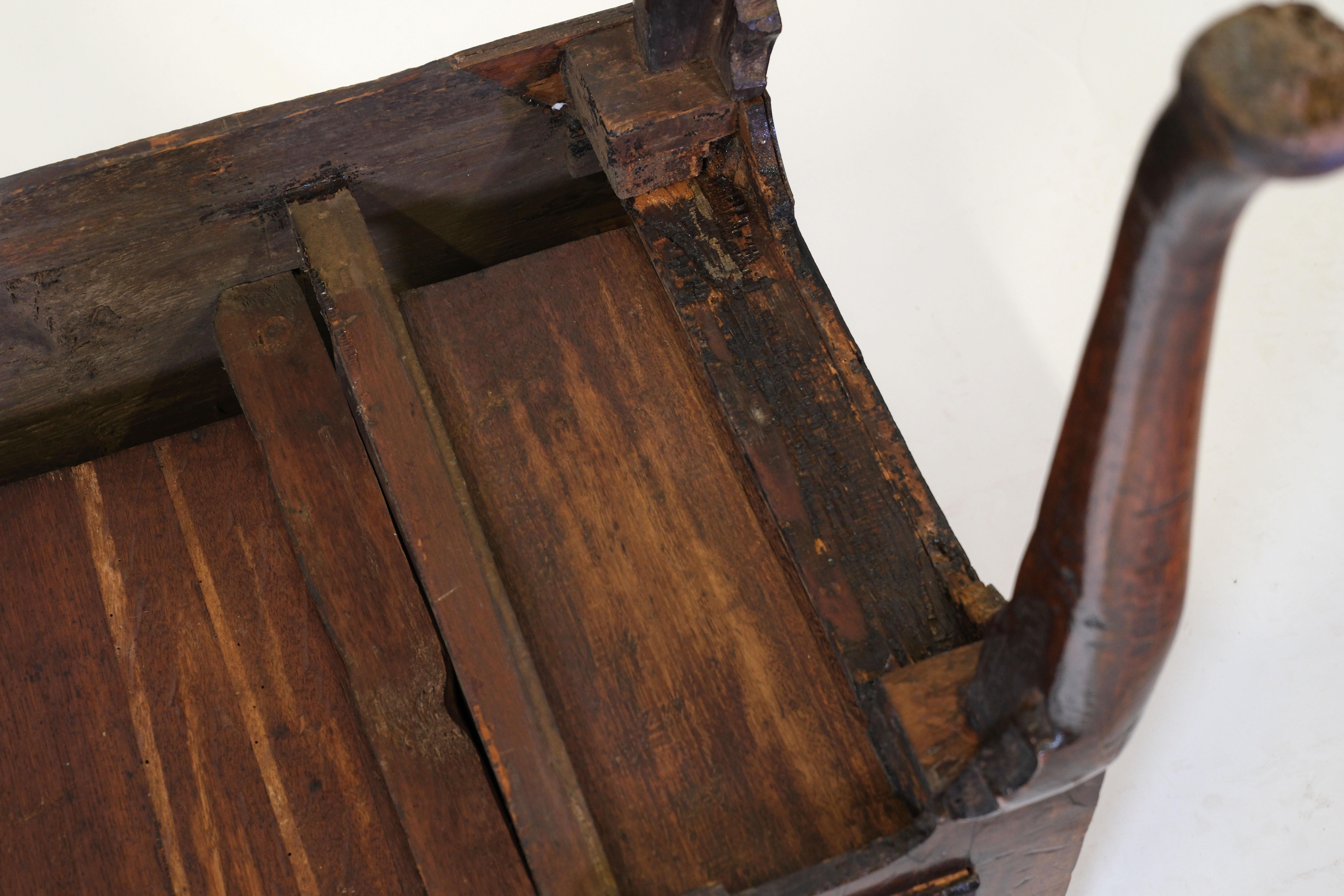 Petite table basse provinciale anglaise George II du milieu du 18e siècle en vente 12