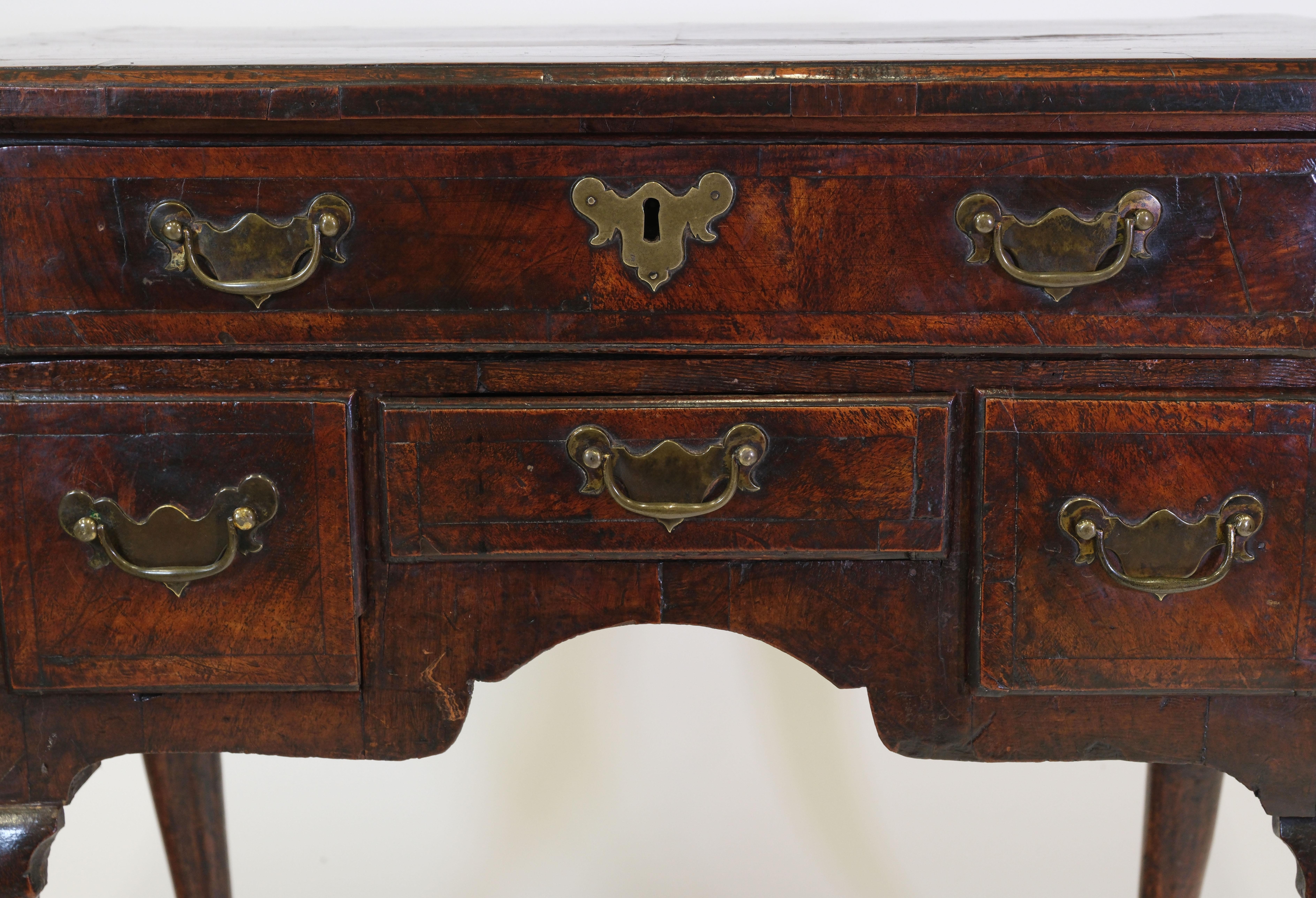Petite table basse provinciale anglaise George II du milieu du 18e siècle État moyen - En vente à Norwich, GB