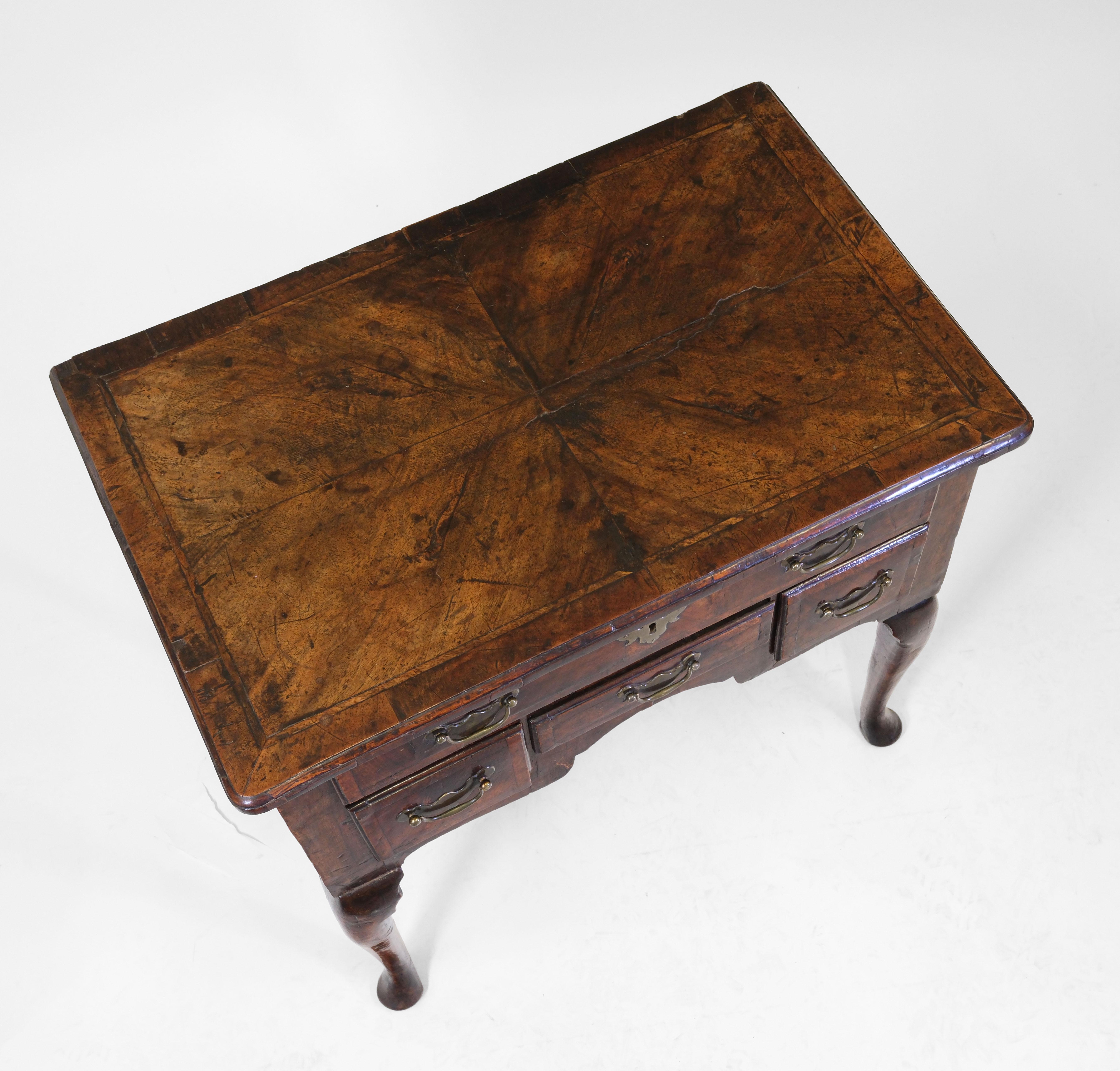 Fruitiers Petite table basse provinciale anglaise George II du milieu du 18e siècle en vente