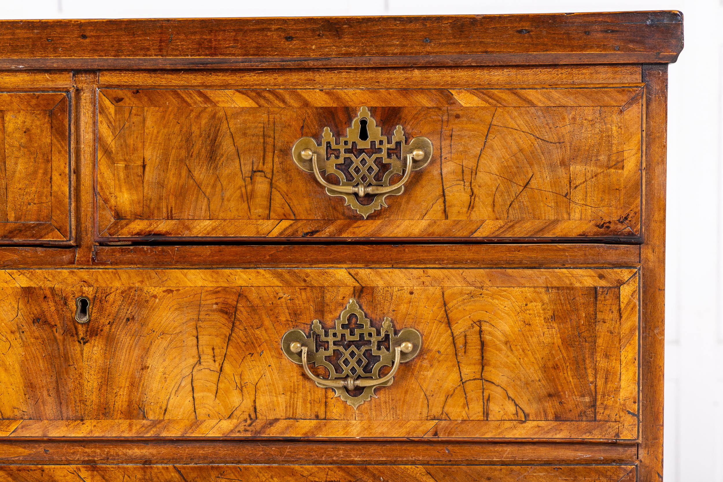 Mid 18th Century English Walnut Chest of Drawers In Good Condition For Sale In Gloucestershire, GB