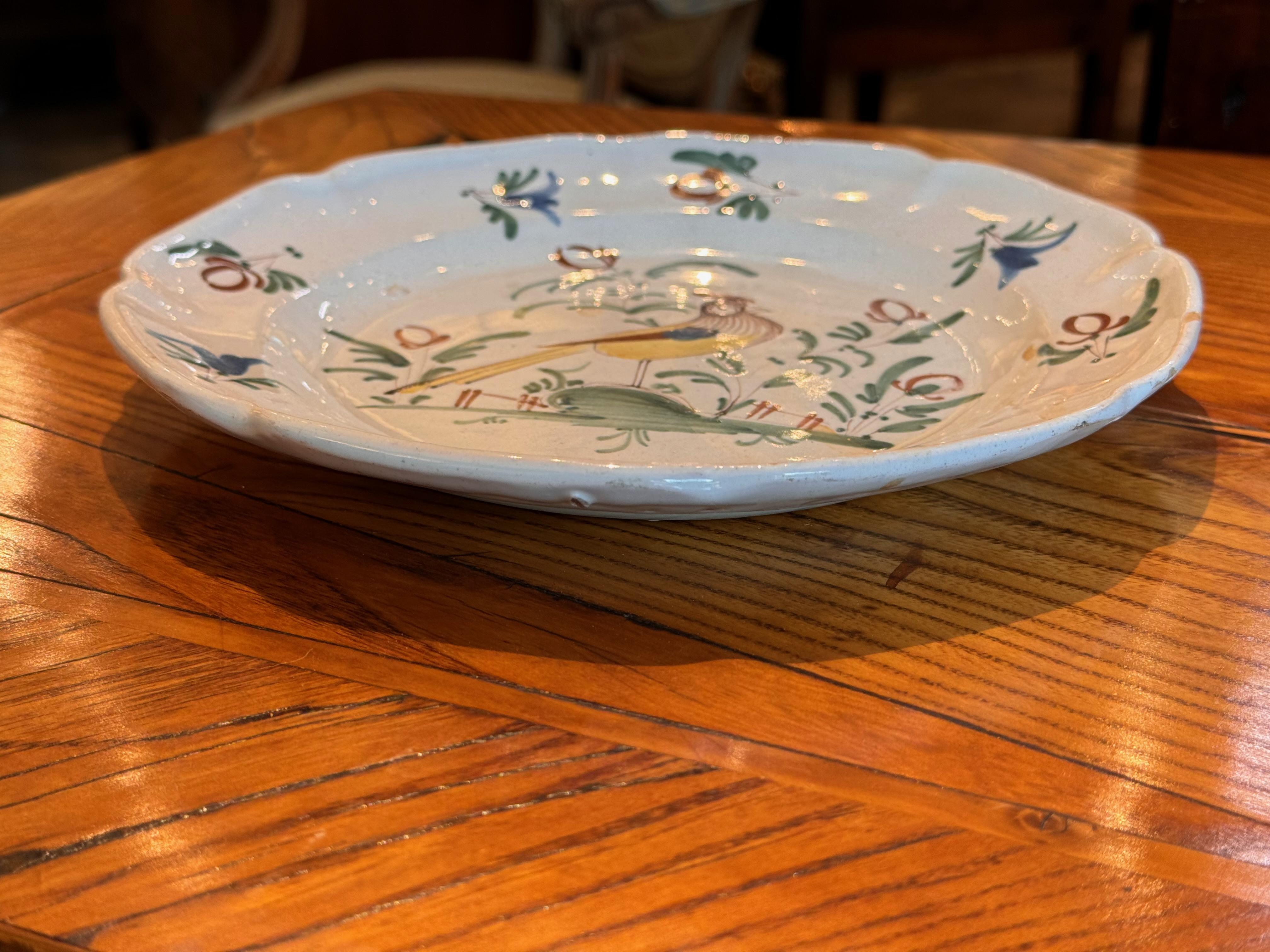 Plato de loza de mediados del siglo XVIII Cerámica de Delft en venta