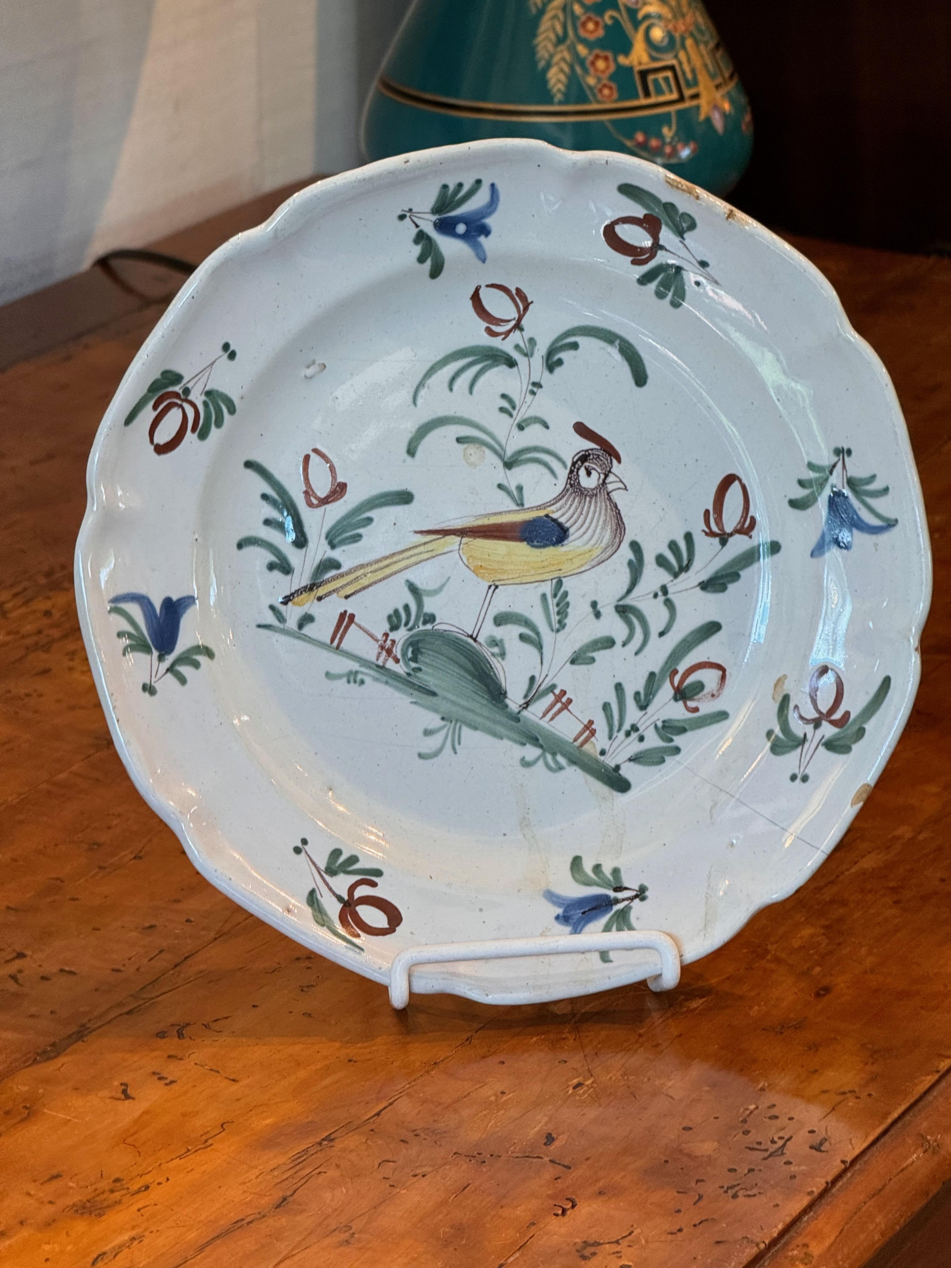 Plato de loza de mediados del siglo XVIII en venta 1
