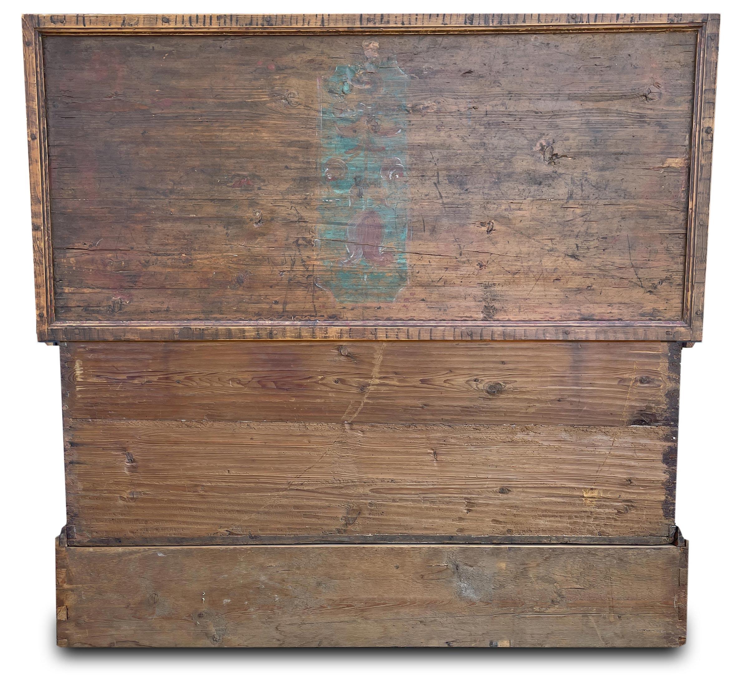 Mid 18th Century Floral Painted Blanket Chest For Sale 5