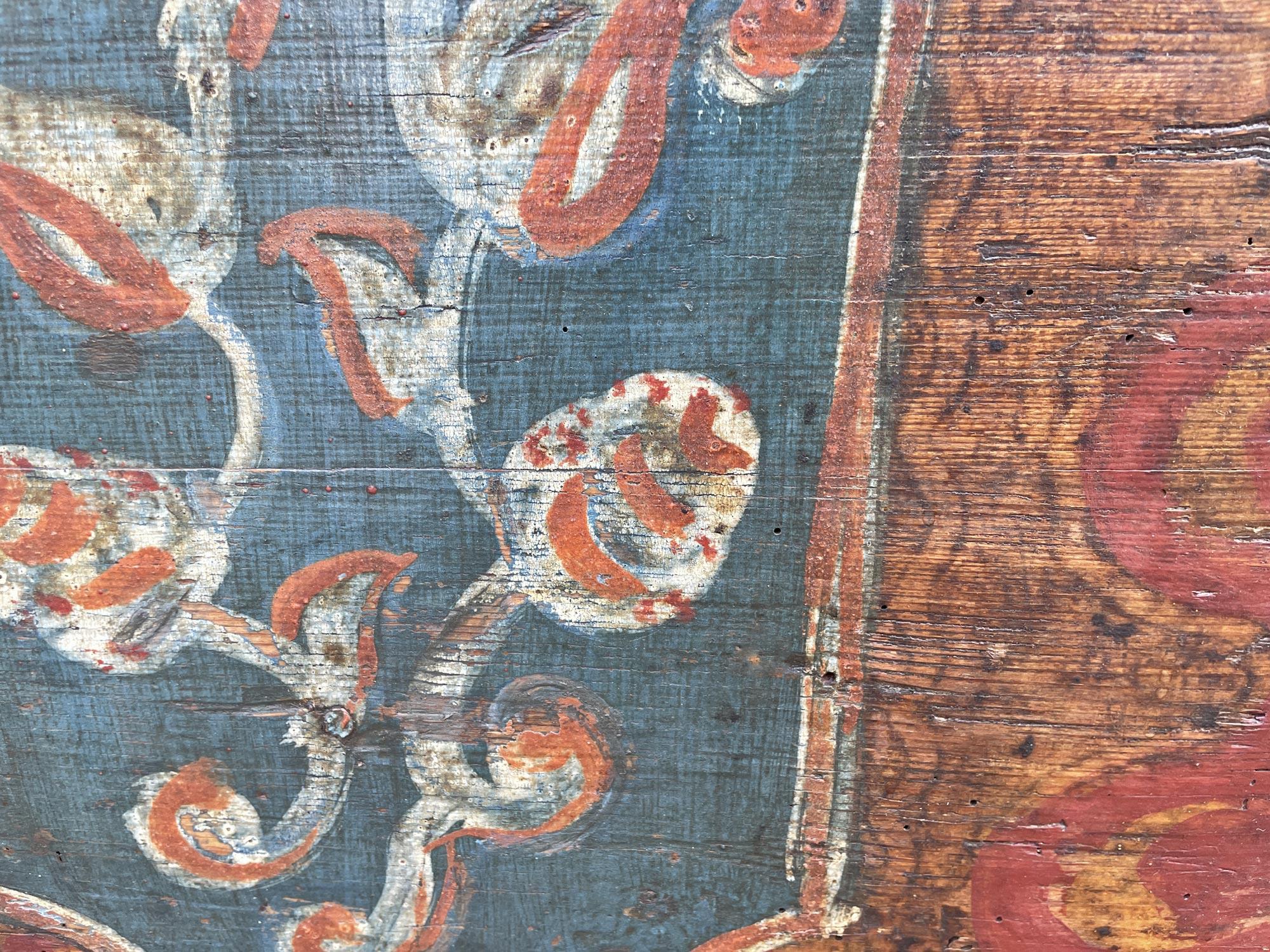 Coffre à couvertures peint à motifs floraux du milieu du XVIIIe siècle en vente 3