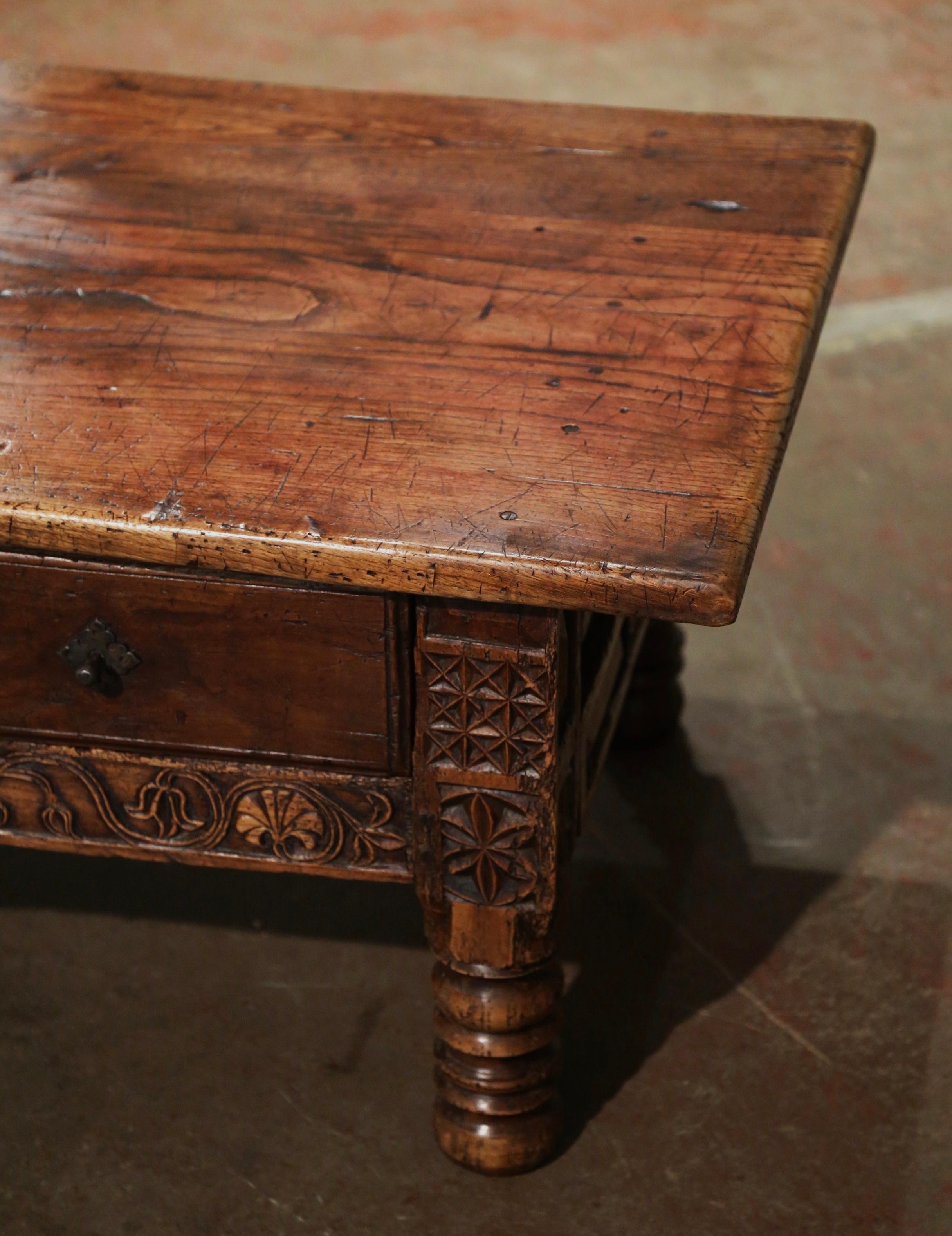 Mid-18th Century French Louis XIII Carved Chestnut Three Drawers Coffee Table In Excellent Condition In Dallas, TX