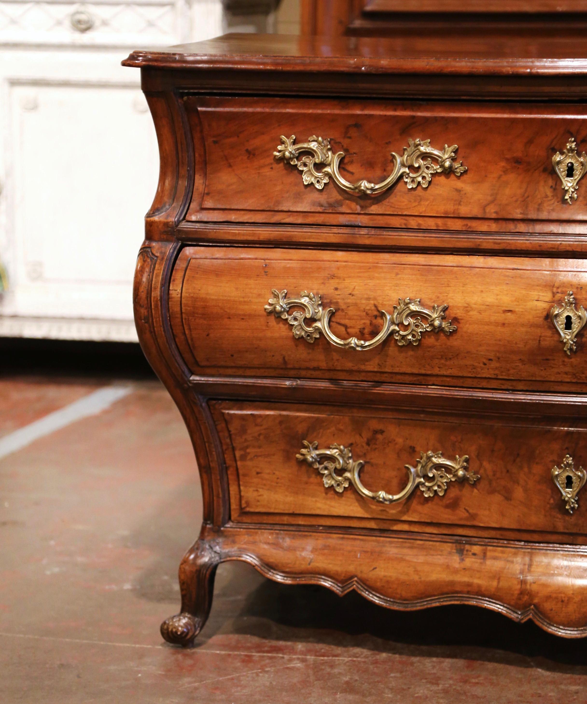 Mid-18th Century French Louis XV Carved Mahogany Chest of Drawers from Bordeaux In Excellent Condition For Sale In Dallas, TX