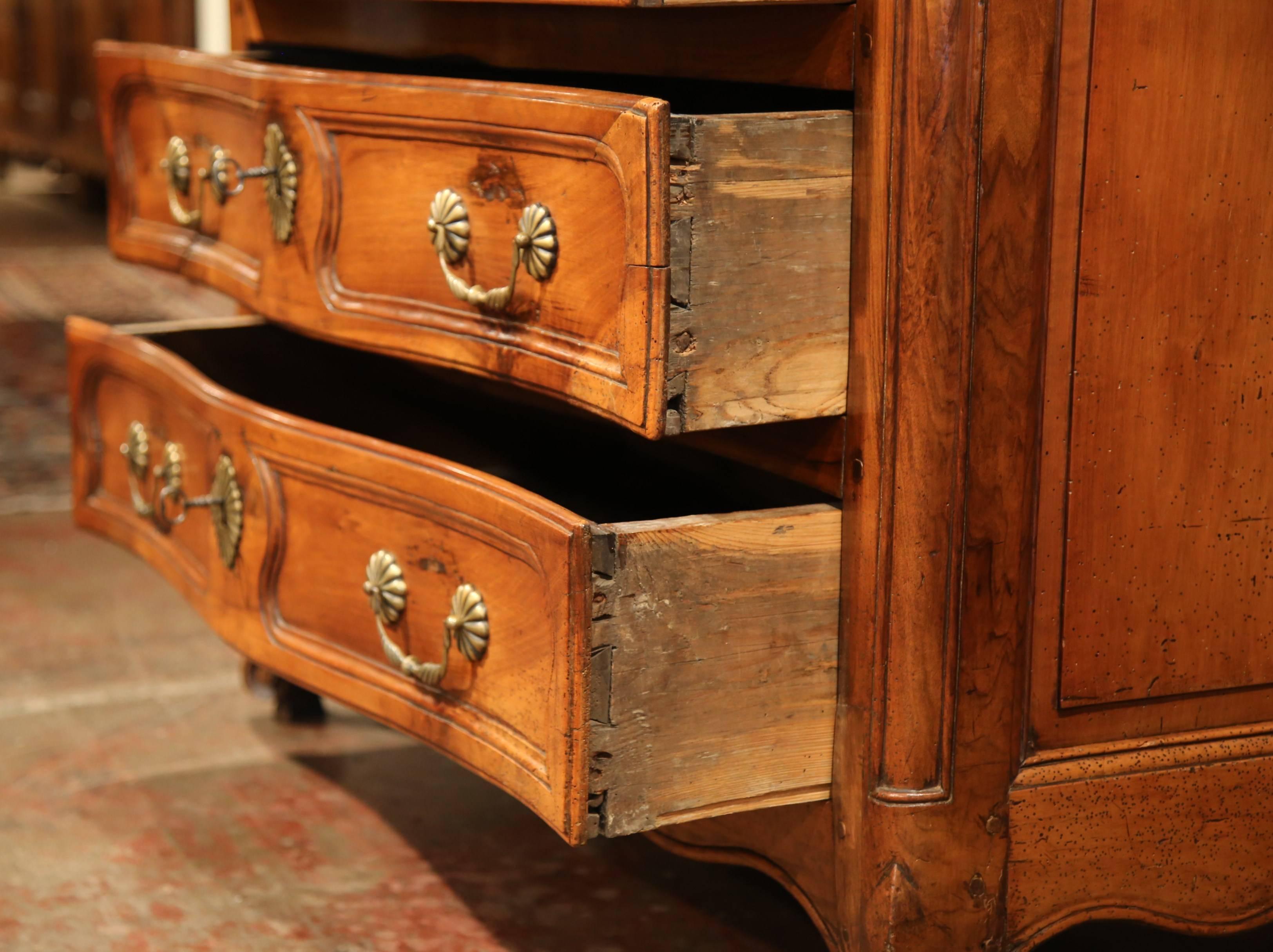 Mid-18th Century French Louis XV Carved Walnut Chest of Drawers from Burgundy In Excellent Condition In Dallas, TX