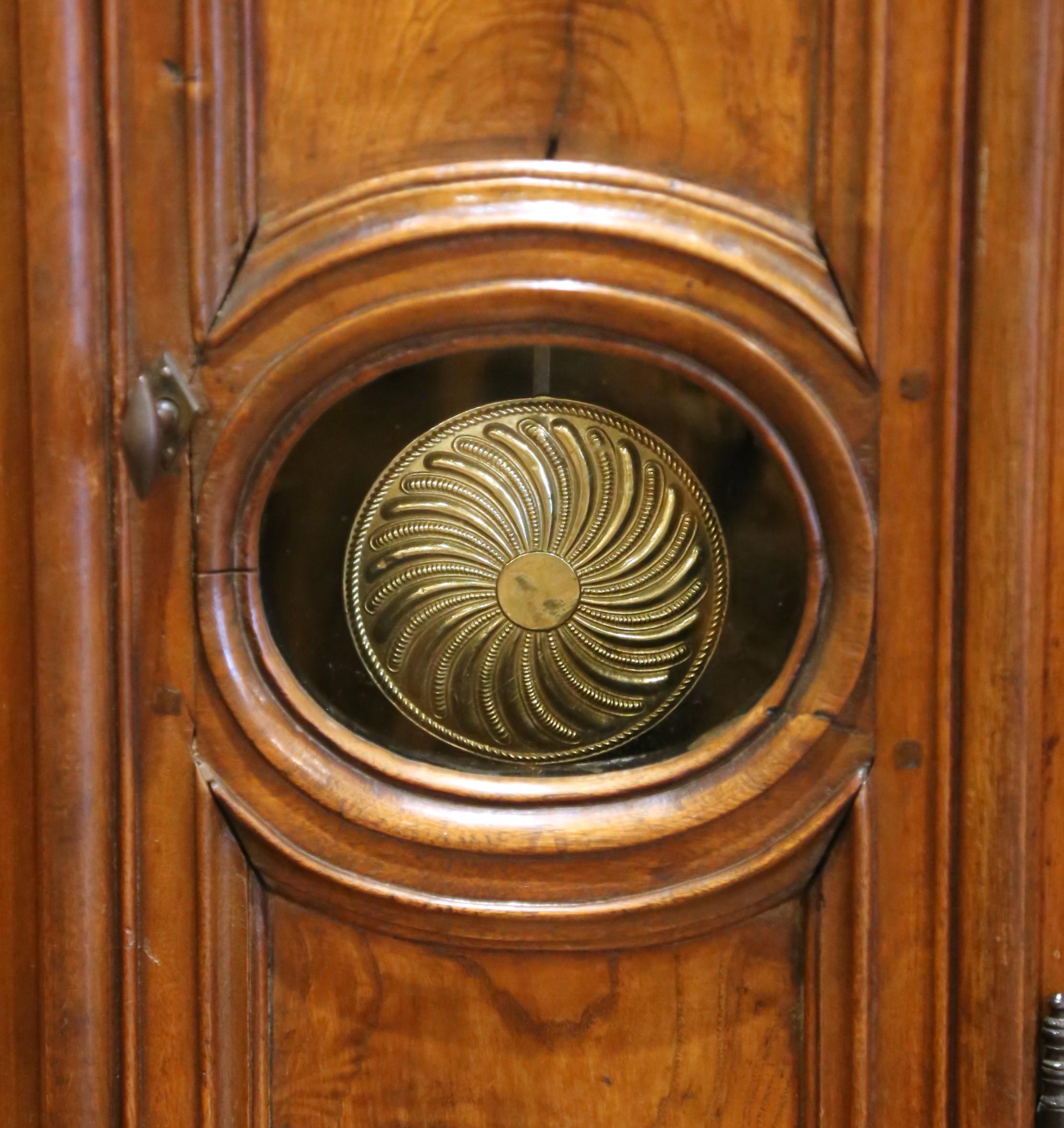 Reloj de caja alta de nogal tallado de mediados del siglo XVIII francés Luis XV de Lyon en venta 8