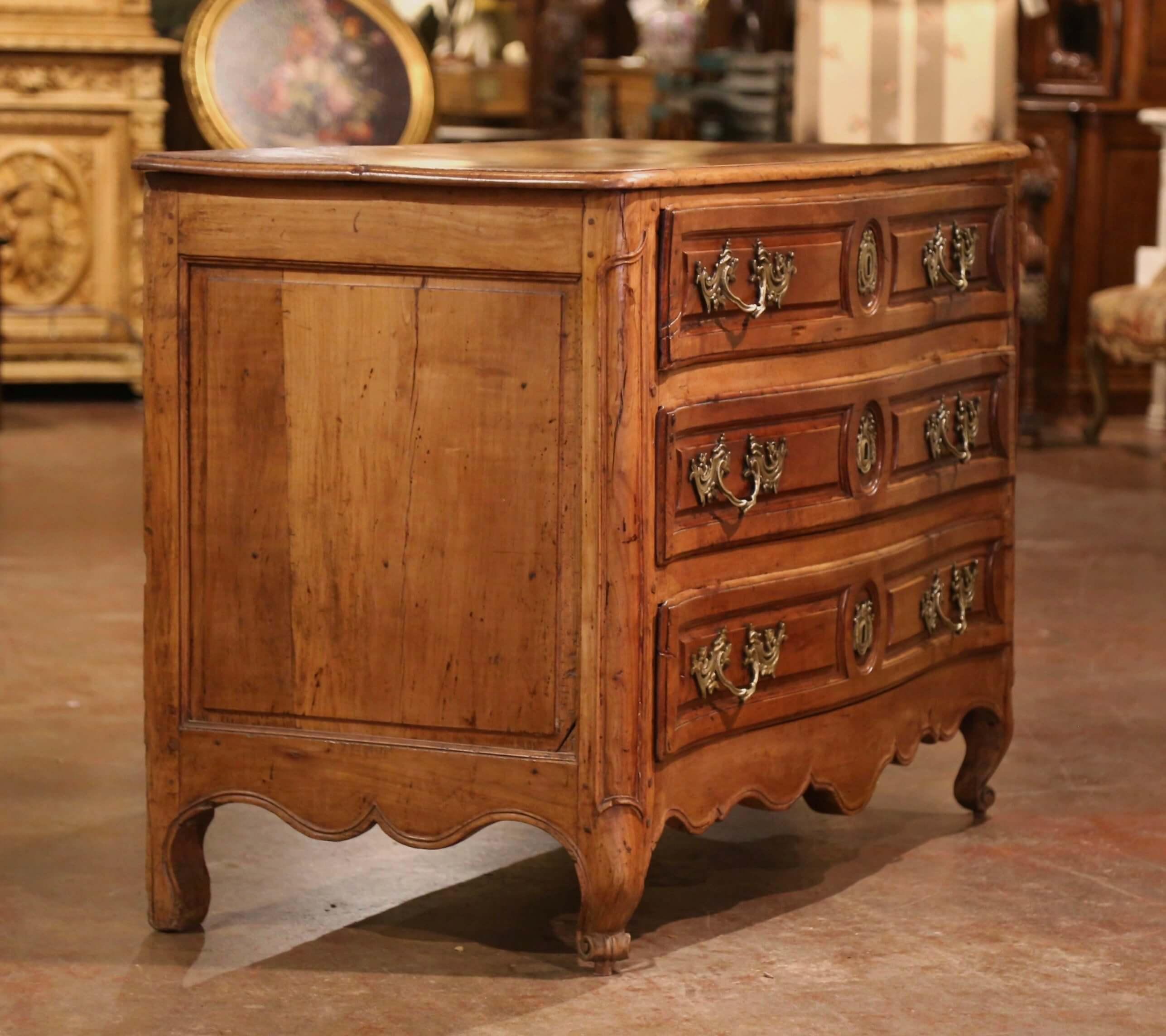 Mid-18th Century French Louis XV Carved Walnut Three Drawer Commode Chest For Sale 7
