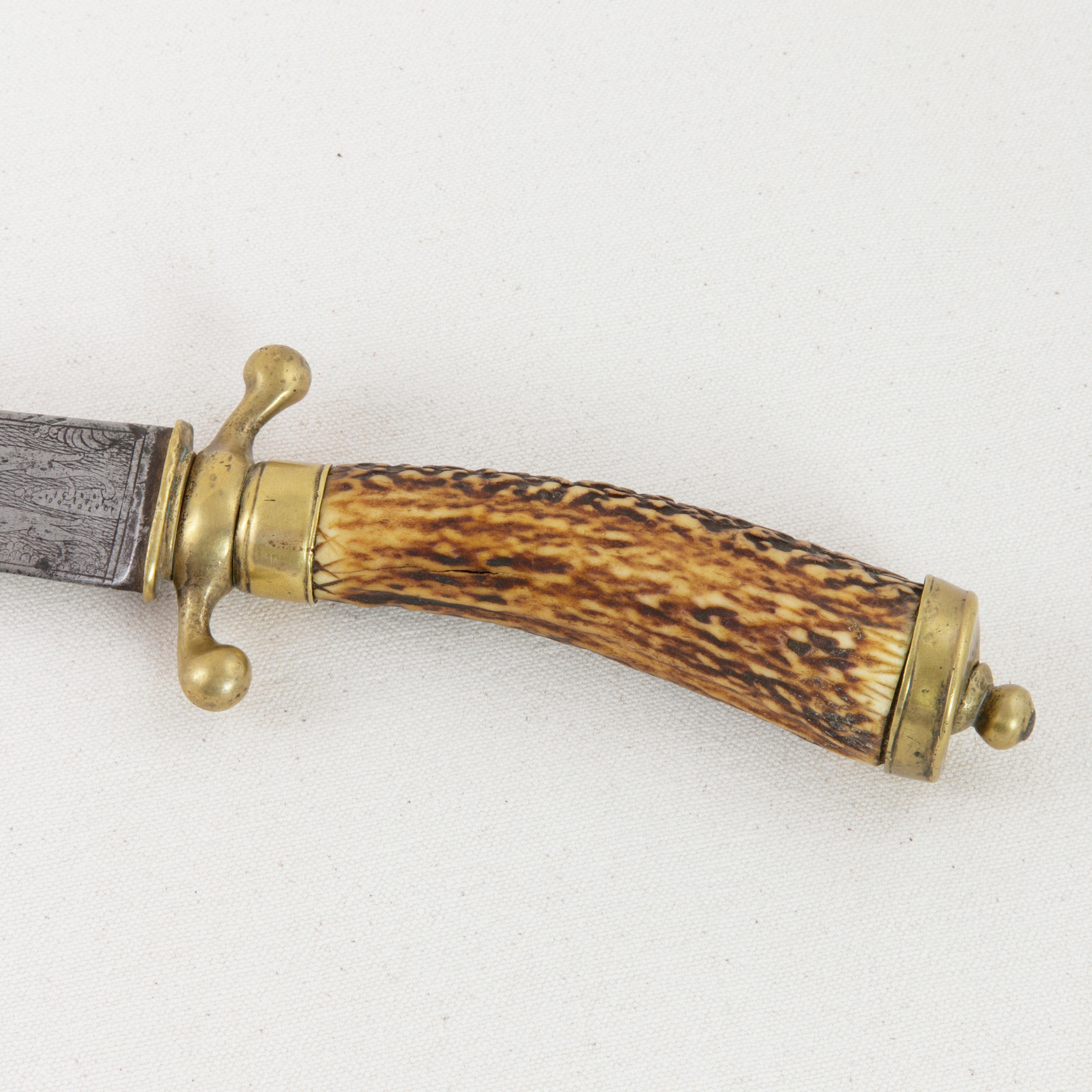 Mid-18th Century French Louis XV Period Engraved Hunting Short Sword with Horn In Good Condition In Fayetteville, AR