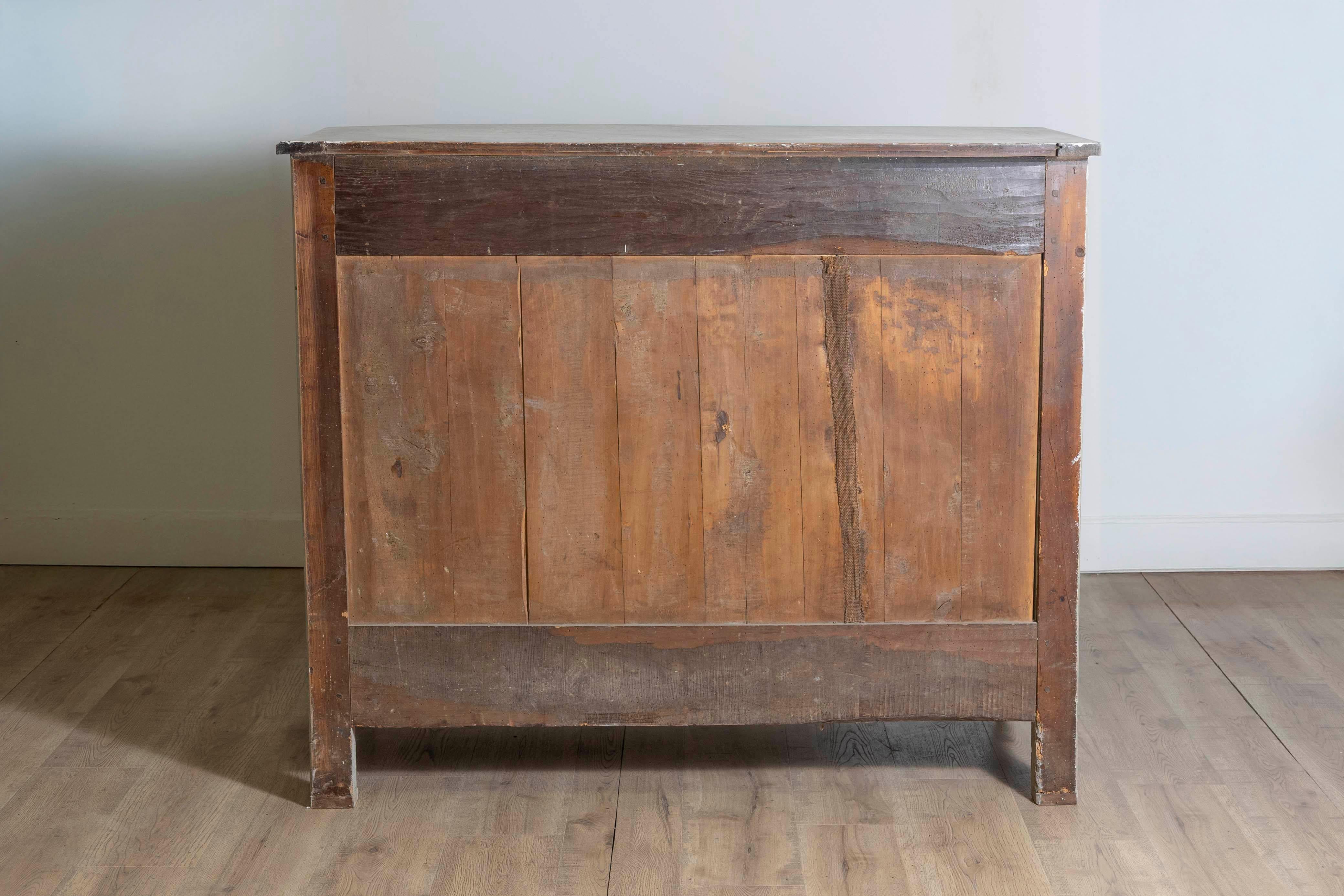 Buffet dipinto della metà del XVIII secolo, periodo Luigi XV, con cassetti e ante in vendita 4