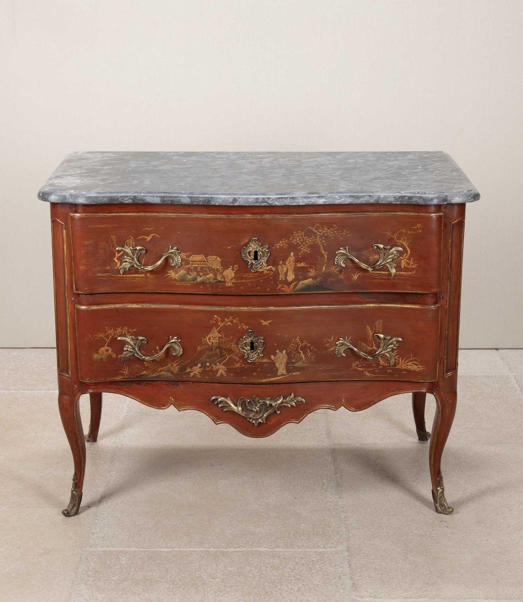 Mid-18th Century French Louis XV Red Vernis Martin Chinoiserie Lacquer Commode In Good Condition For Sale In Gloucestershire, GB