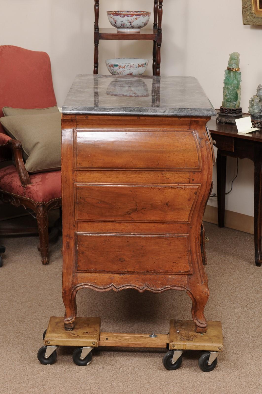  Mid 18th Century French Louis XV Walnut Commode w/ Bombe Form & Grey Marble Top For Sale 3