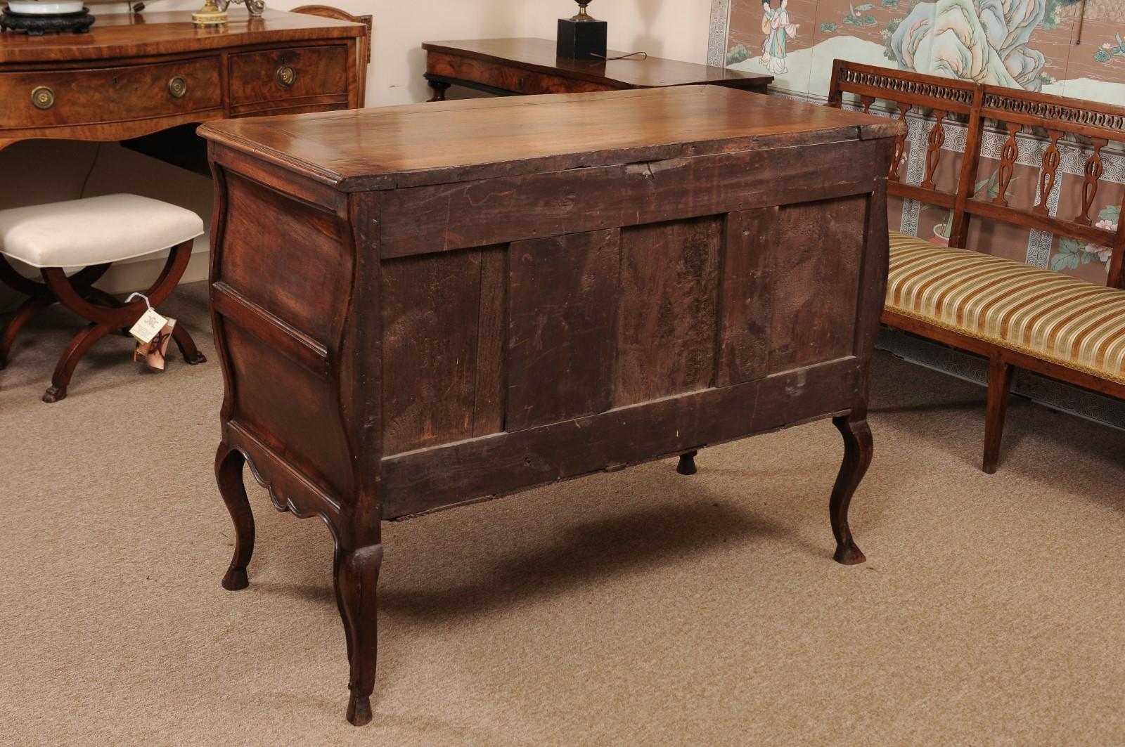 Mid-18th Century French Louis XV Walnut Commode with 2 Drawers, Cabriole Legs, & For Sale 8