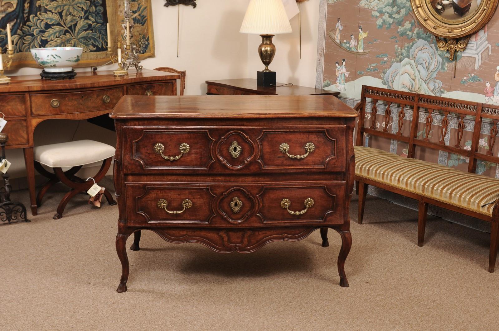 Mid-18th Century French Louis XV Walnut Commode with 2 Drawers, Cabriole Legs, & In Good Condition For Sale In Atlanta, GA