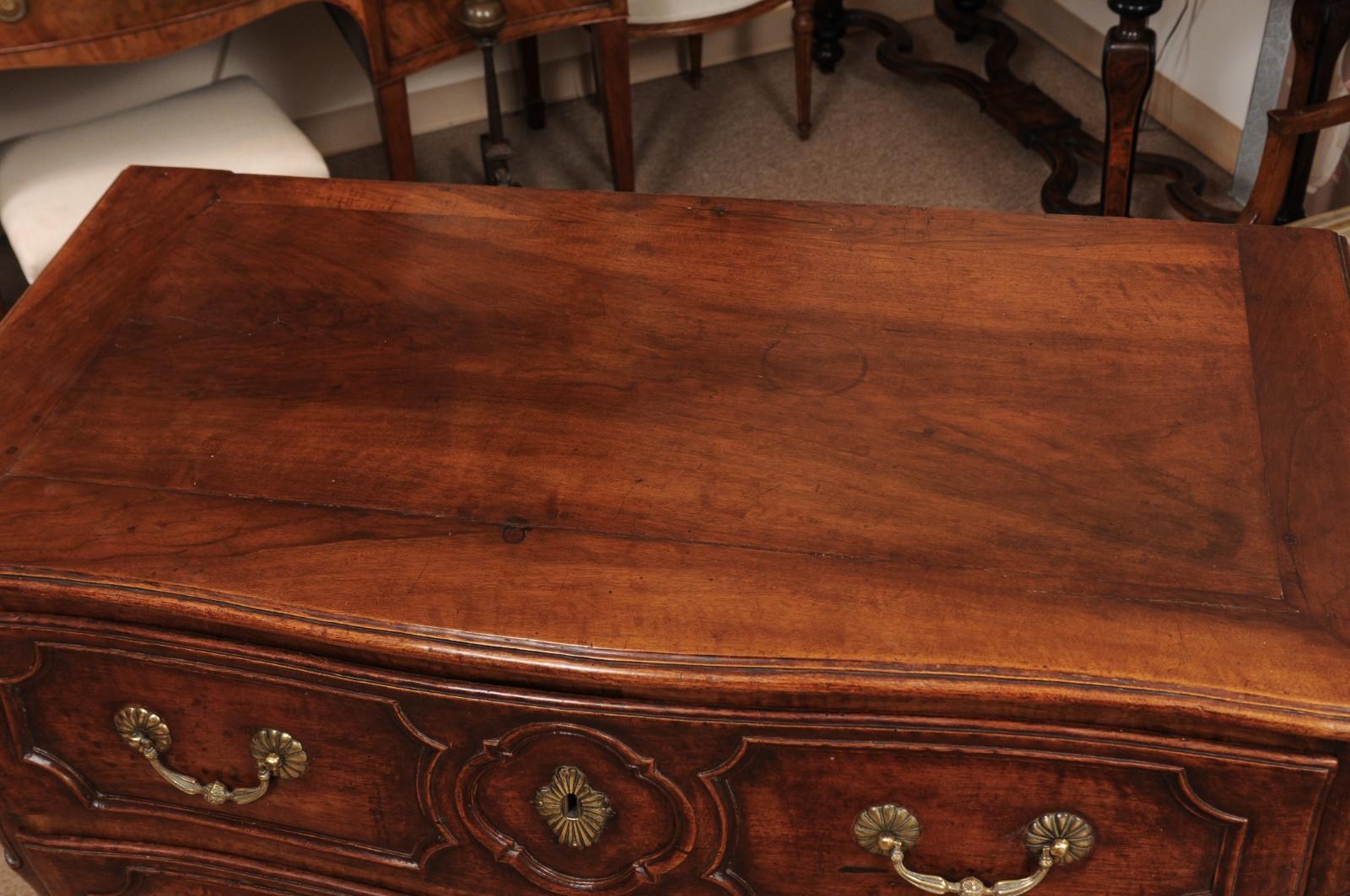 Mid-18th Century French Louis XV Walnut Commode with 2 Drawers, Cabriole Legs, & For Sale 4