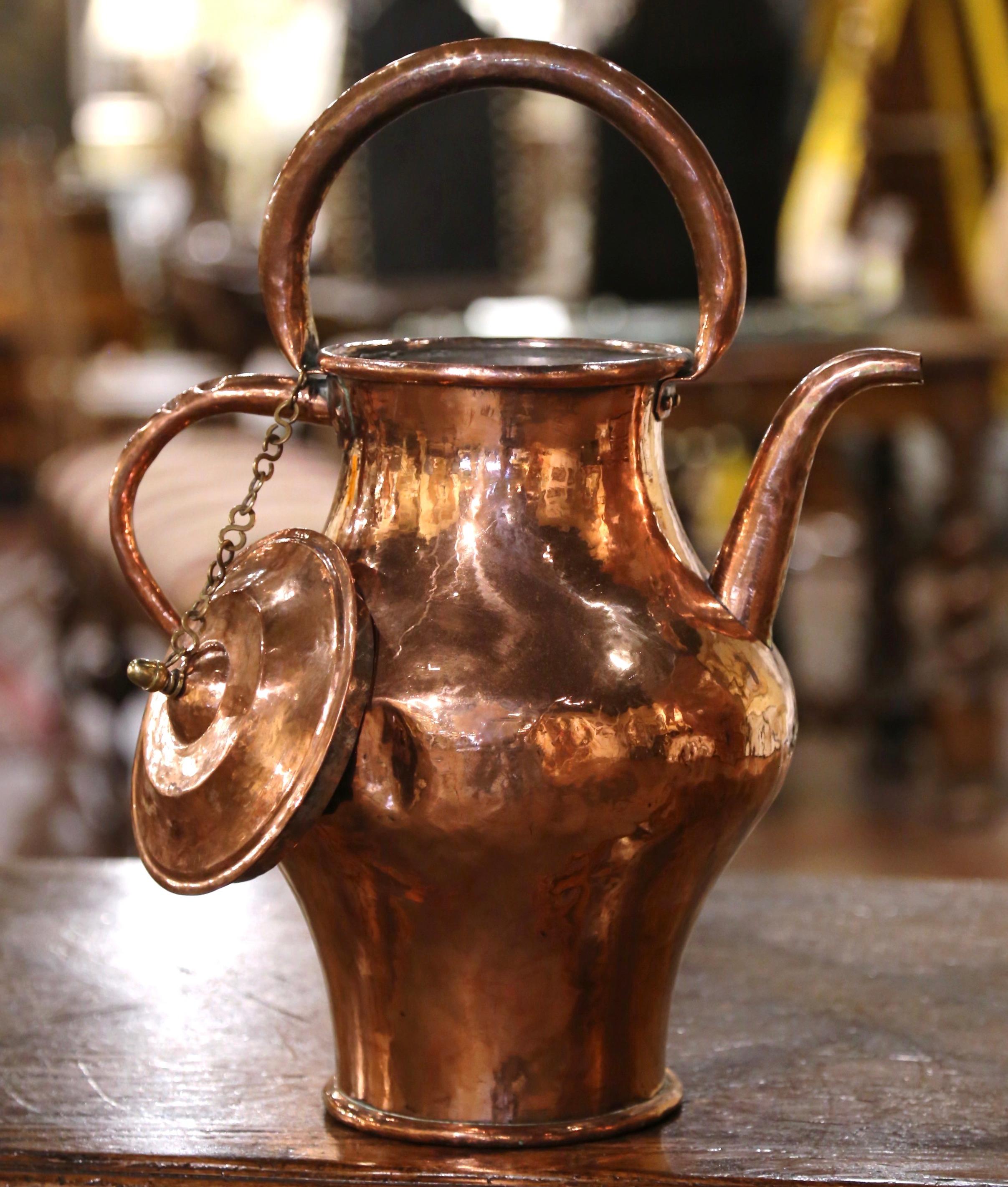 Mid-18th Century French Polished Copper Water Pitcher with Lid In Excellent Condition For Sale In Dallas, TX