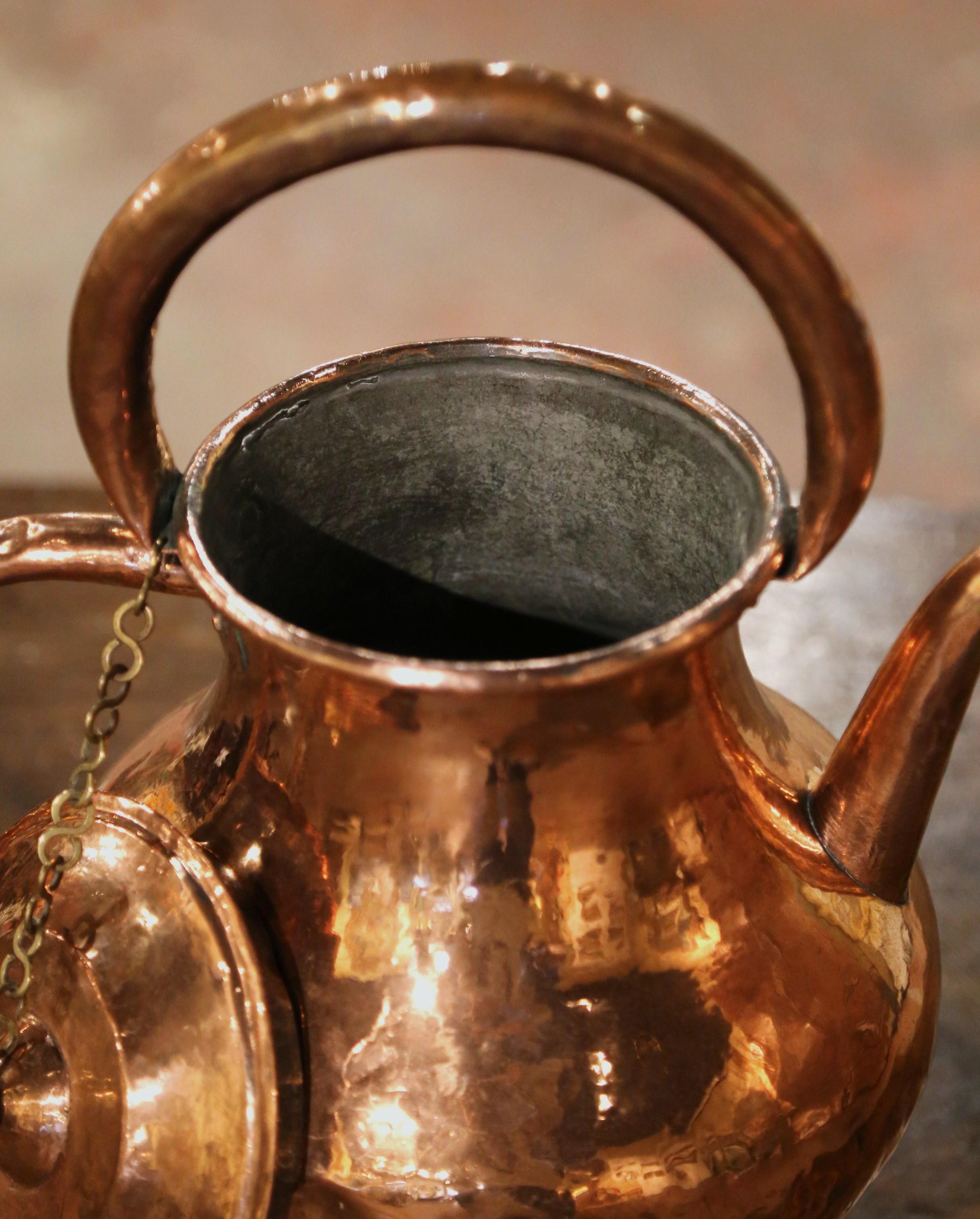 Französischer Wasserkrug aus poliertem Kupfer mit Deckel aus der Mitte des 18. Jahrhunderts im Angebot 3